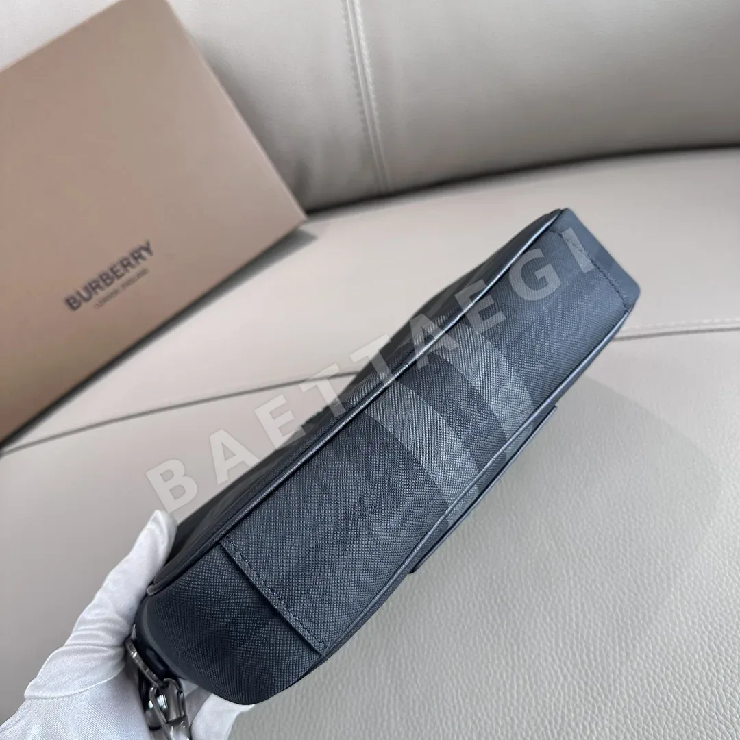 버버리 남성 클러치백 상세 이미지 6
