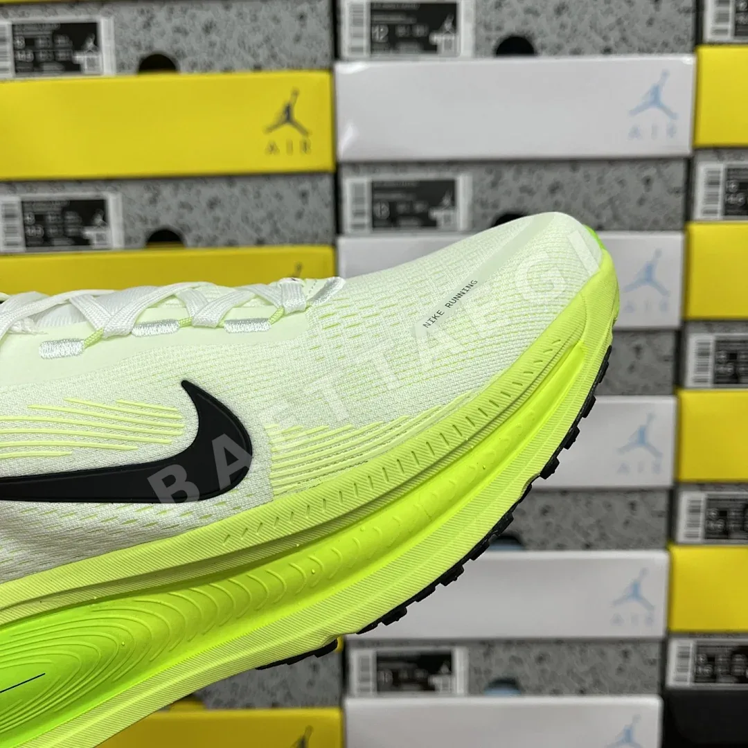 나이키 줌 보메로 18 HM6803-100 201092 Nike Zoom Vomero 18 상세 이미지 6