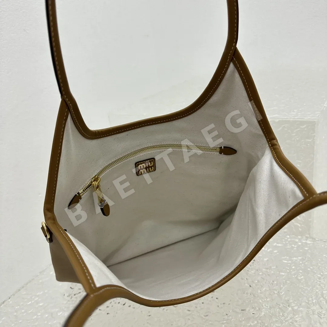 미우미우 브라운 가죽 토트 숄더백 상세 이미지 7