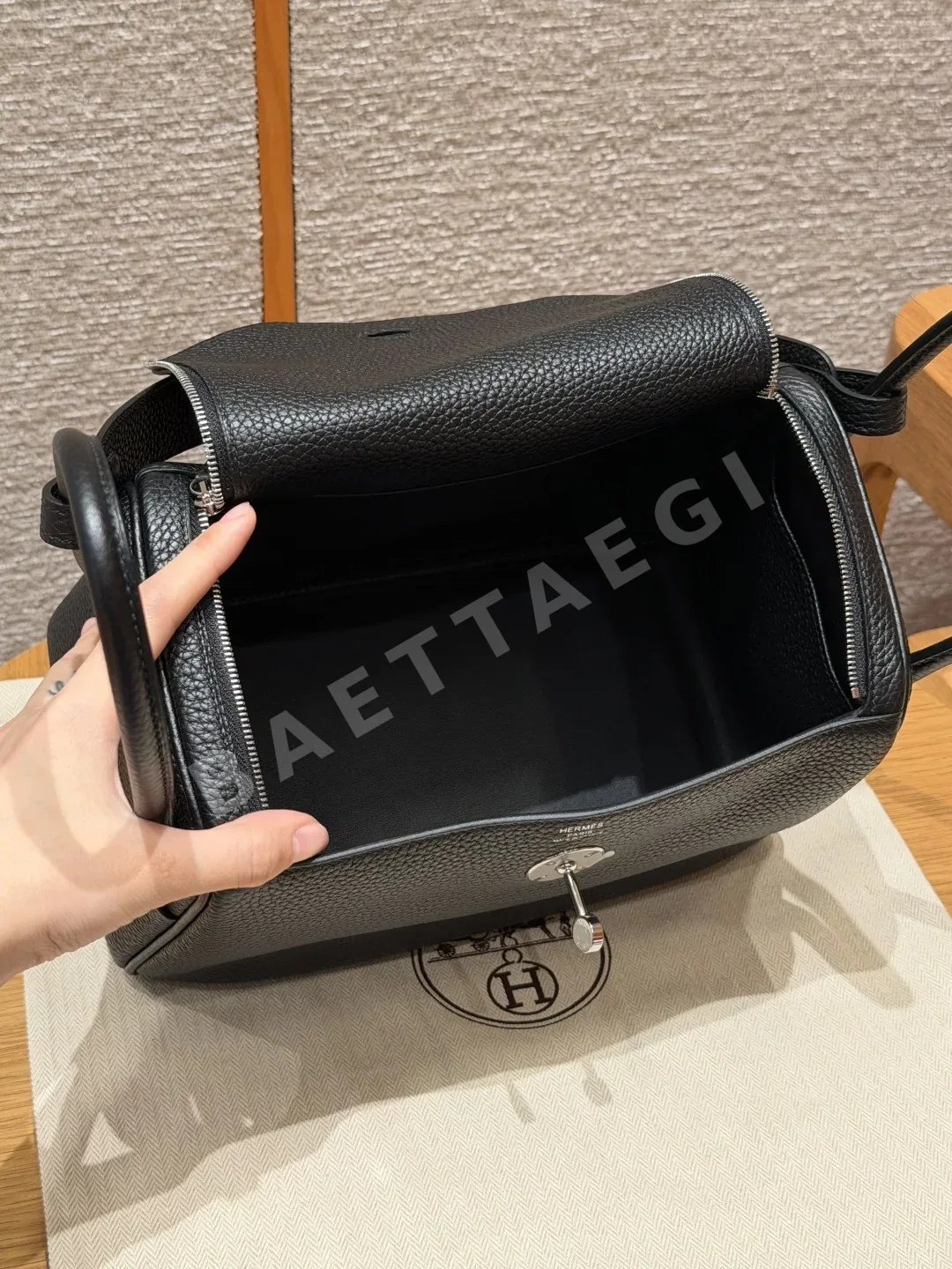 에르메스 린디 26 블랙 가방 상세 이미지 6