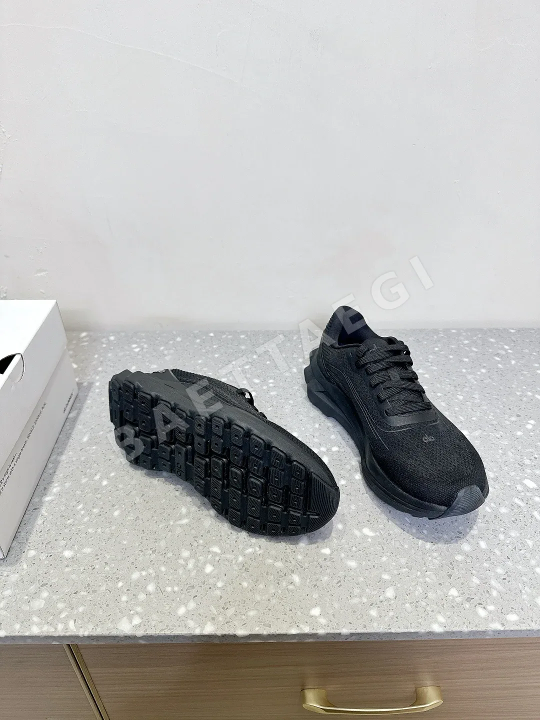 알로 메시 커플 러닝화 상세 이미지 4
