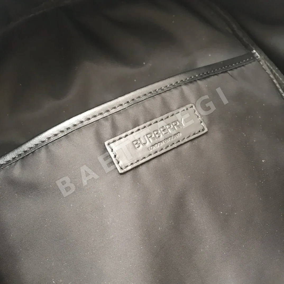 버버리 체크 패턴 나일론 백팩 상세 이미지 9