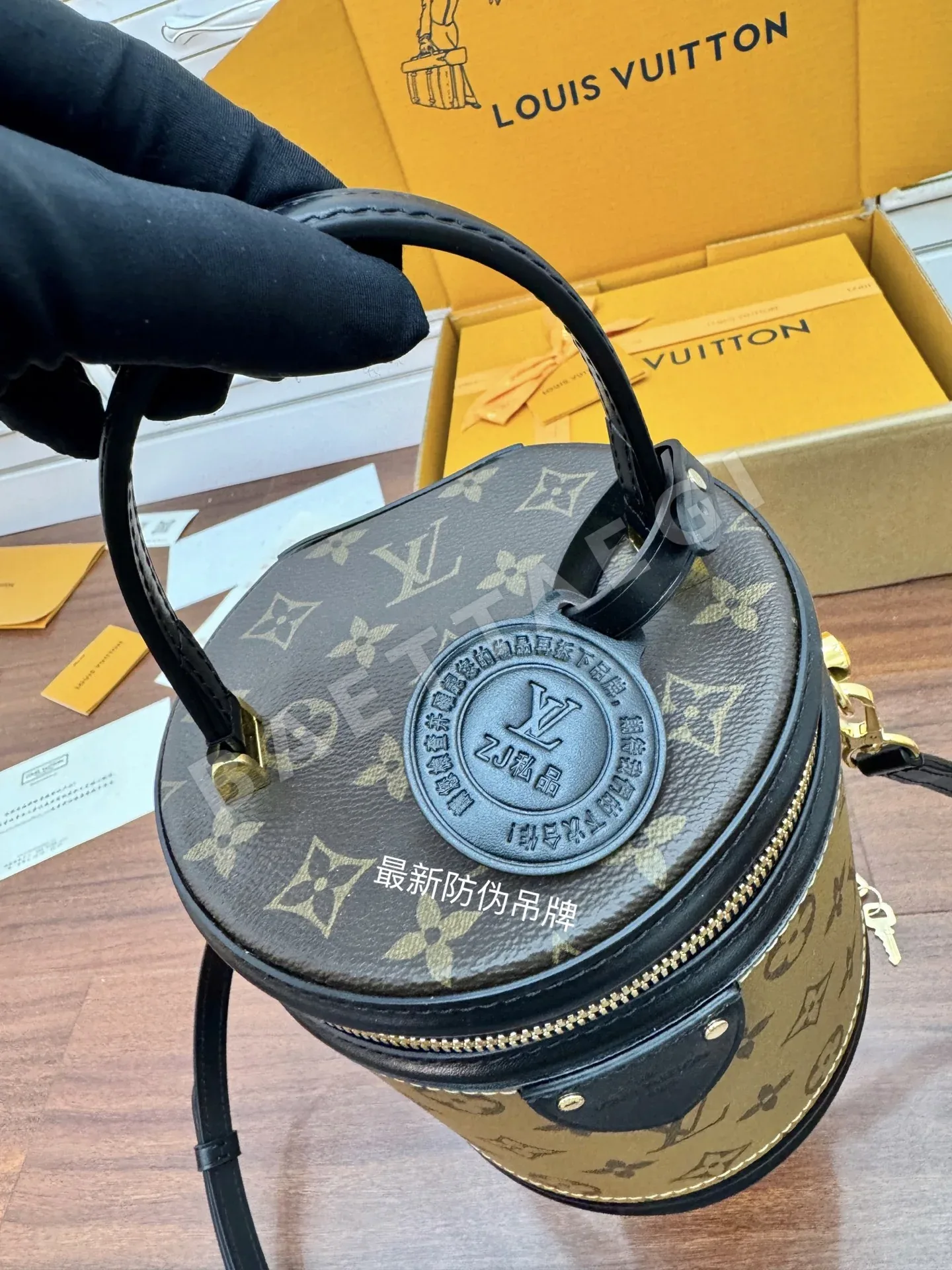 루이비통 M43986 가죽 가방 상세 이미지 4
