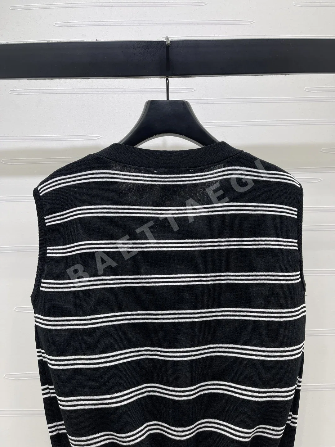 미우미우 V넥 니트 베스트 상세 이미지 7