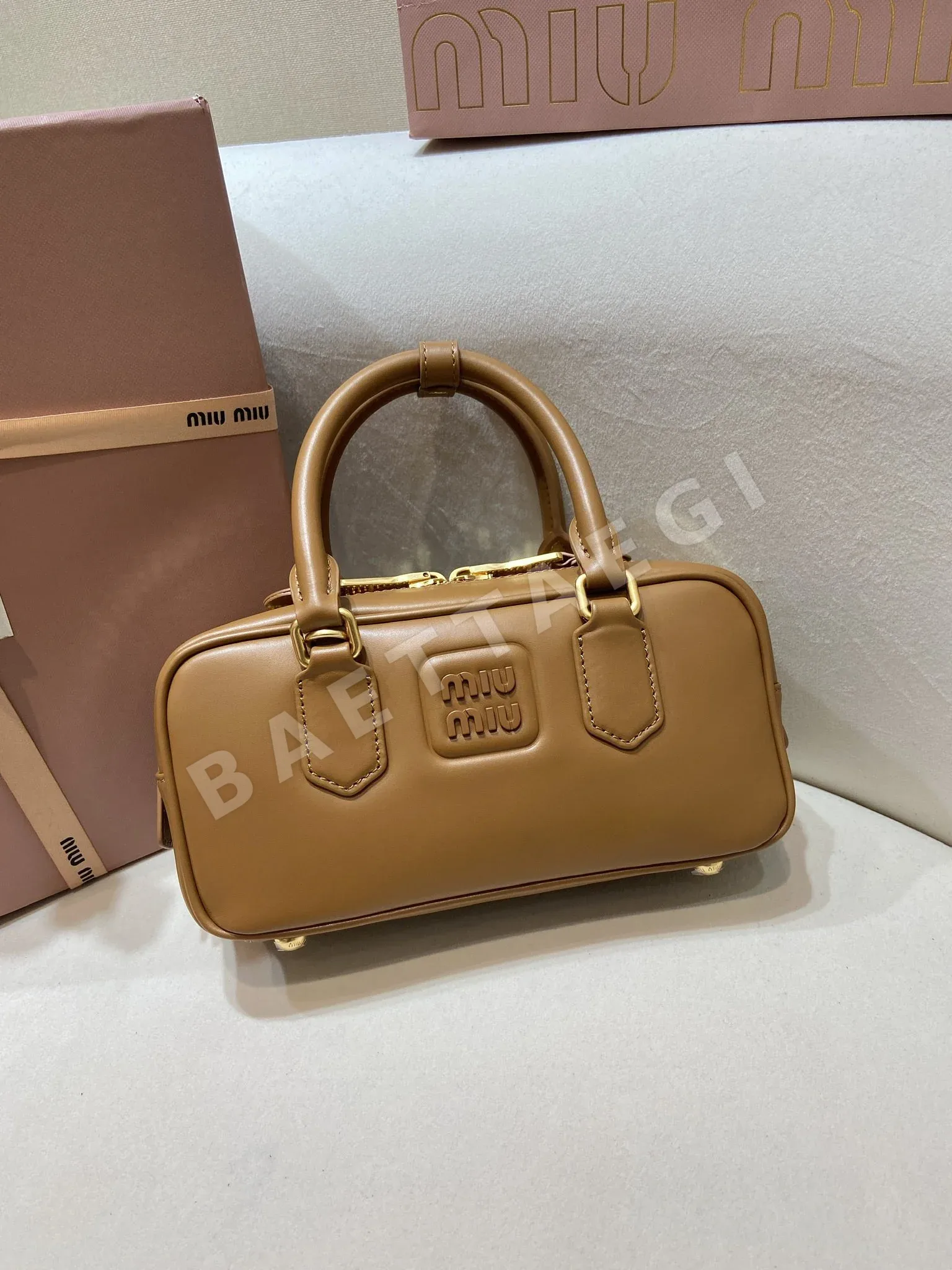 미우미우 패딩 볼링백 5BB142 상세 이미지 2