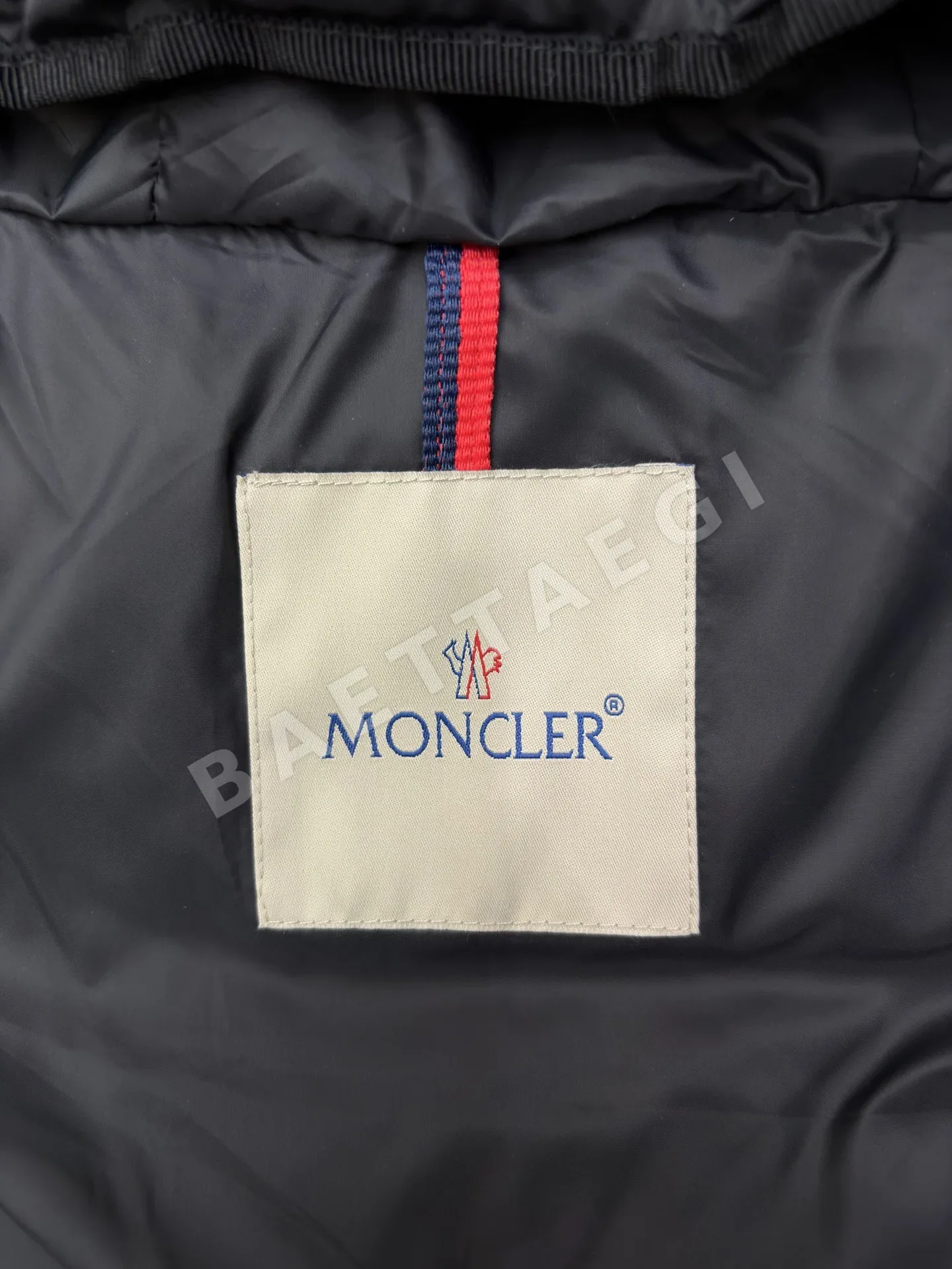 몽클레르 아보체 숏 기장 여성 패딩 상세 이미지 7