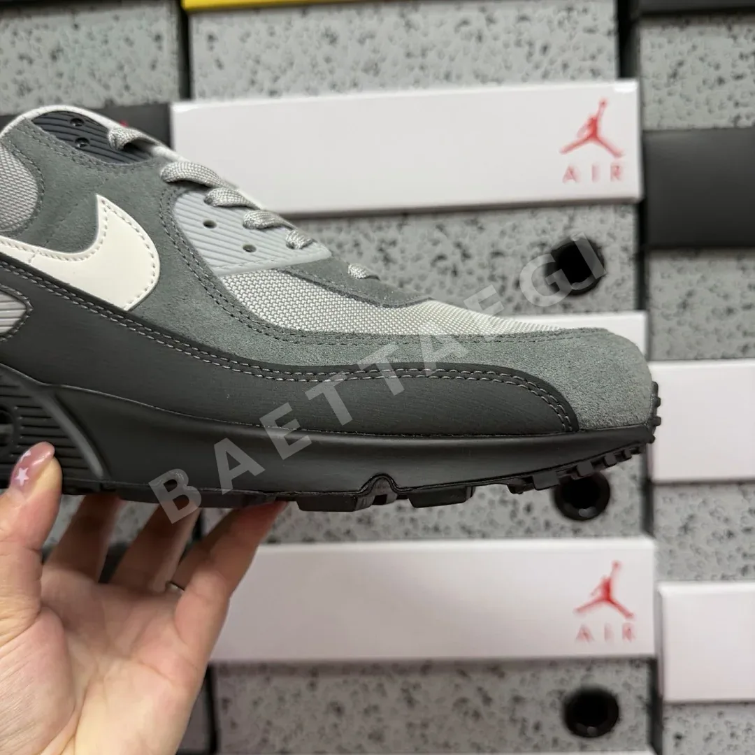 나이키 [XY] 에어 맥스 90 그레이 블랙 HQ3817-001 201055 Nike Air Max 90 Reflective Anthracite 상세 이미지 6