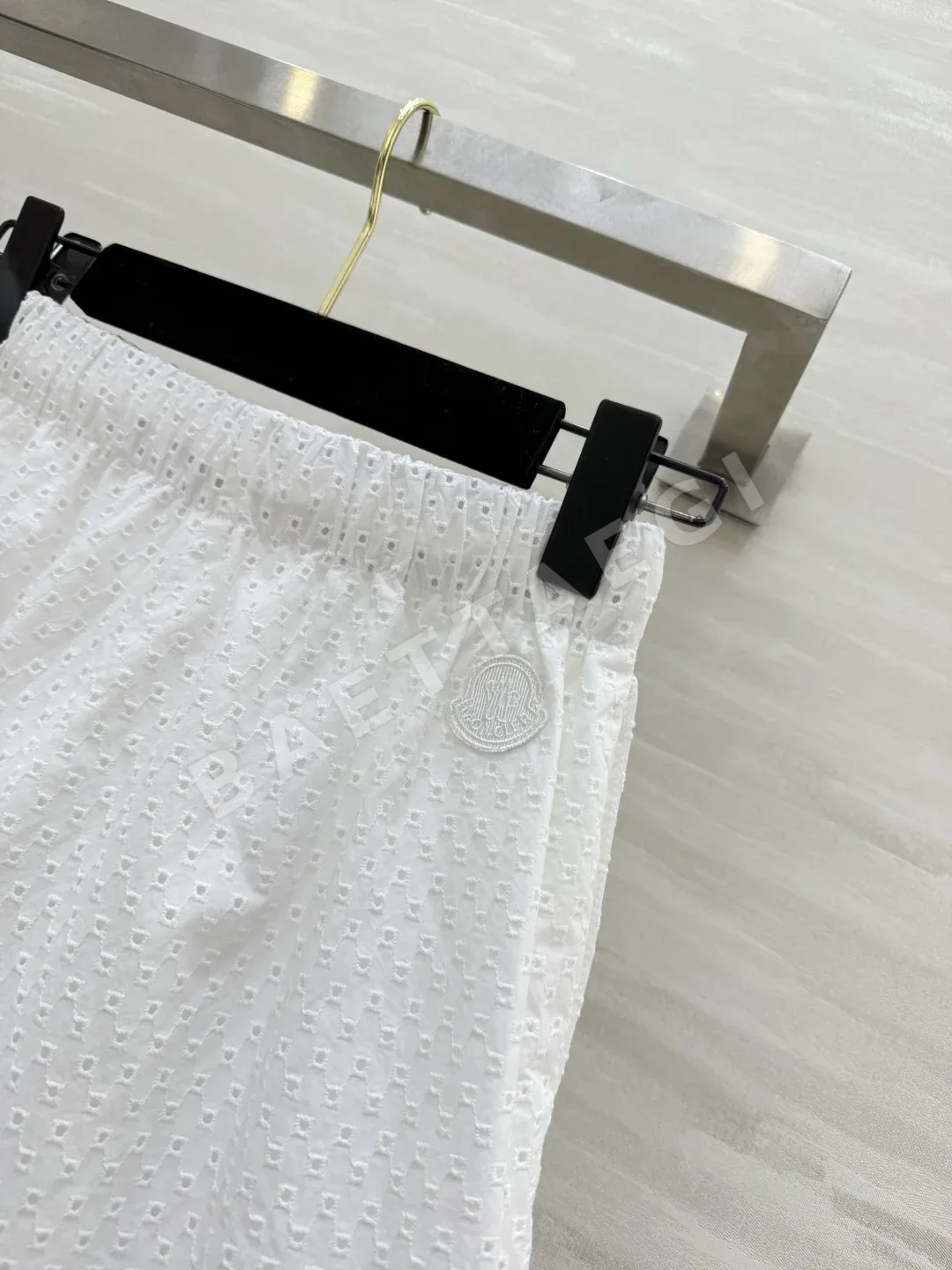 몽클레르 여성 오프 화이트 반팔 셔츠 세트 상세 이미지 9