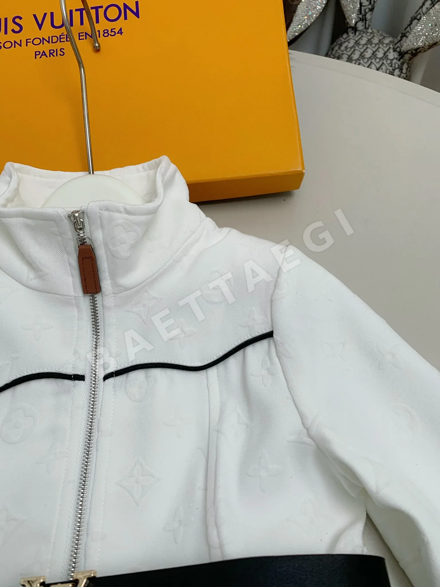 루이비통 스탠드카라 지퍼 벨트 원피스 키즈 상세 이미지 2