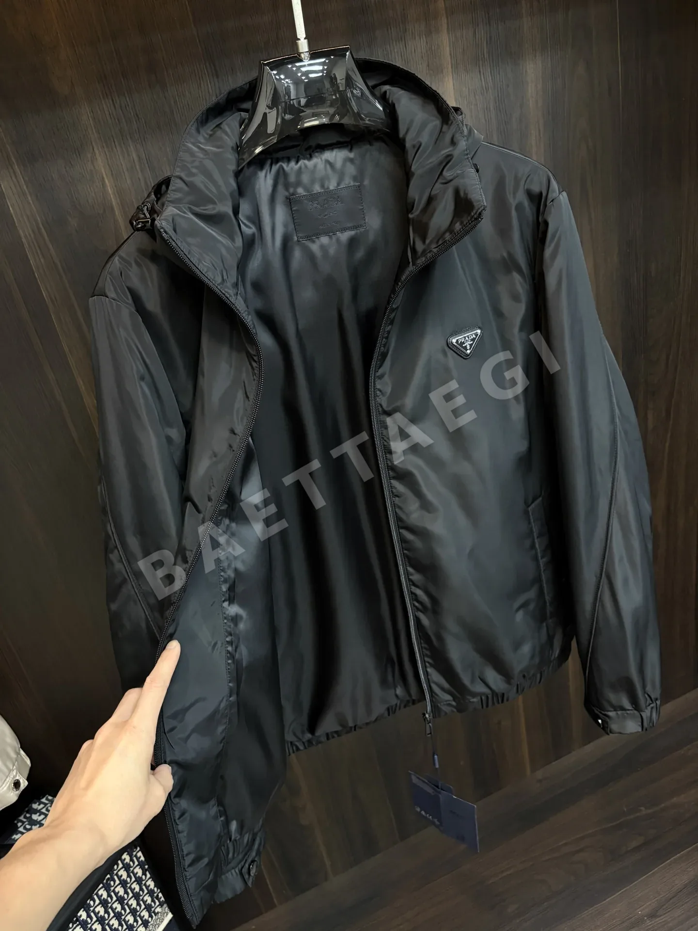 프라다 스탠드카라 후드 퀼팅 남성 자켓 상세 이미지 2
