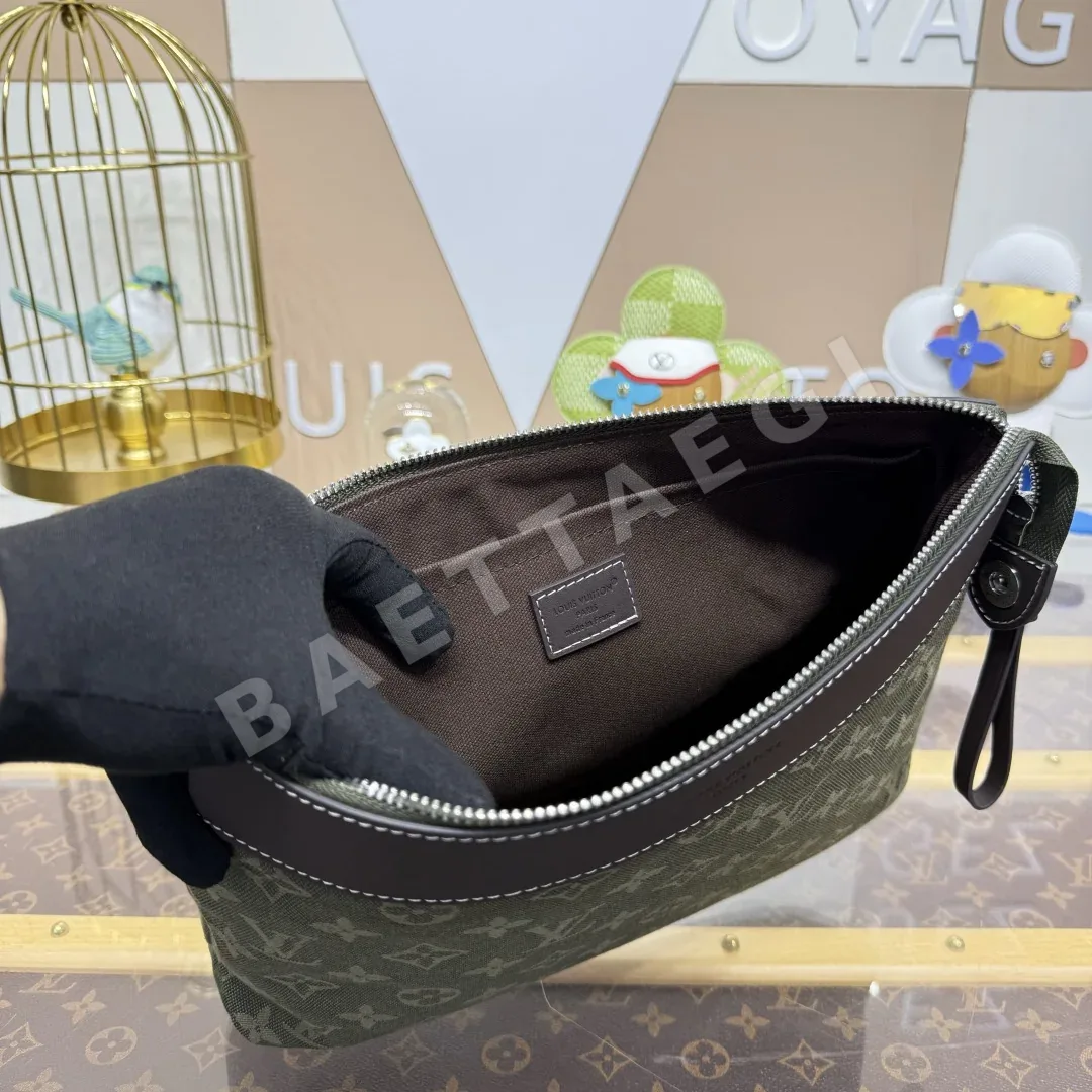 루이비통 포쉐트 보야지 수플 클러치 가방 상세 이미지 9