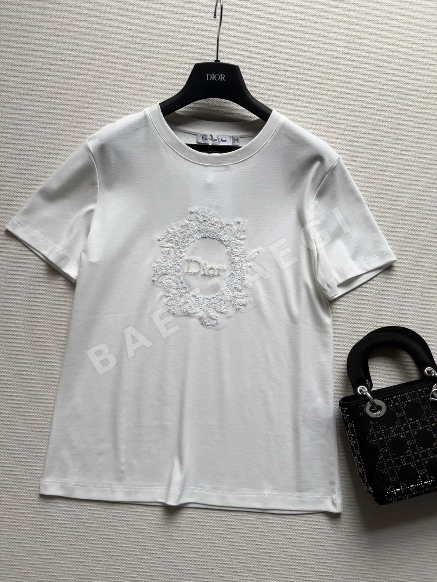 디올 자수 플라워 코튼 반팔 티셔츠 상세 이미지 3