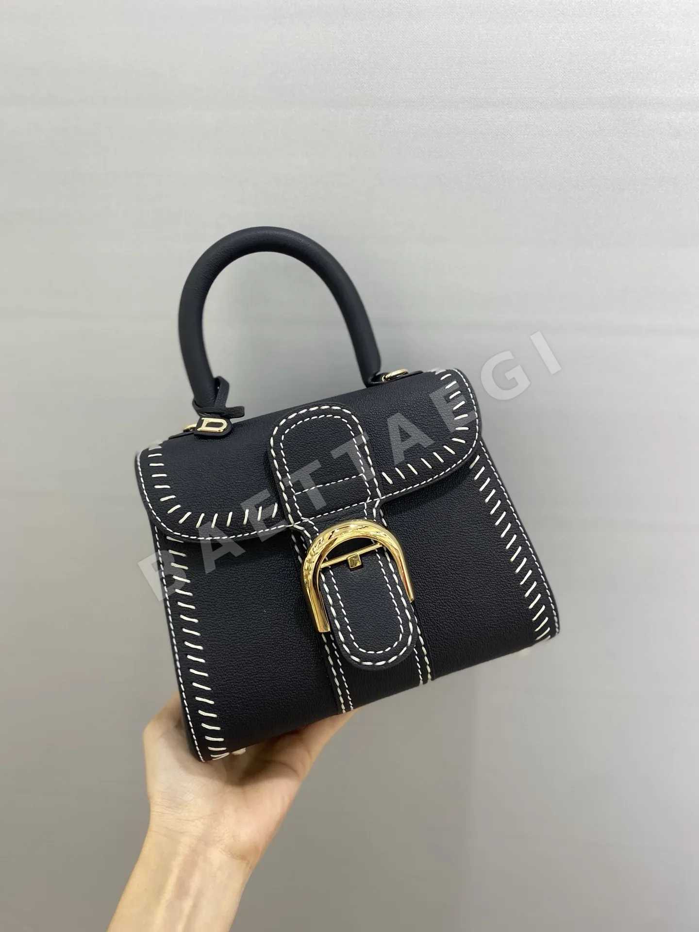 델보 브릴리언트 21 블랙 양털 안감 숄더백 상세 이미지 2
