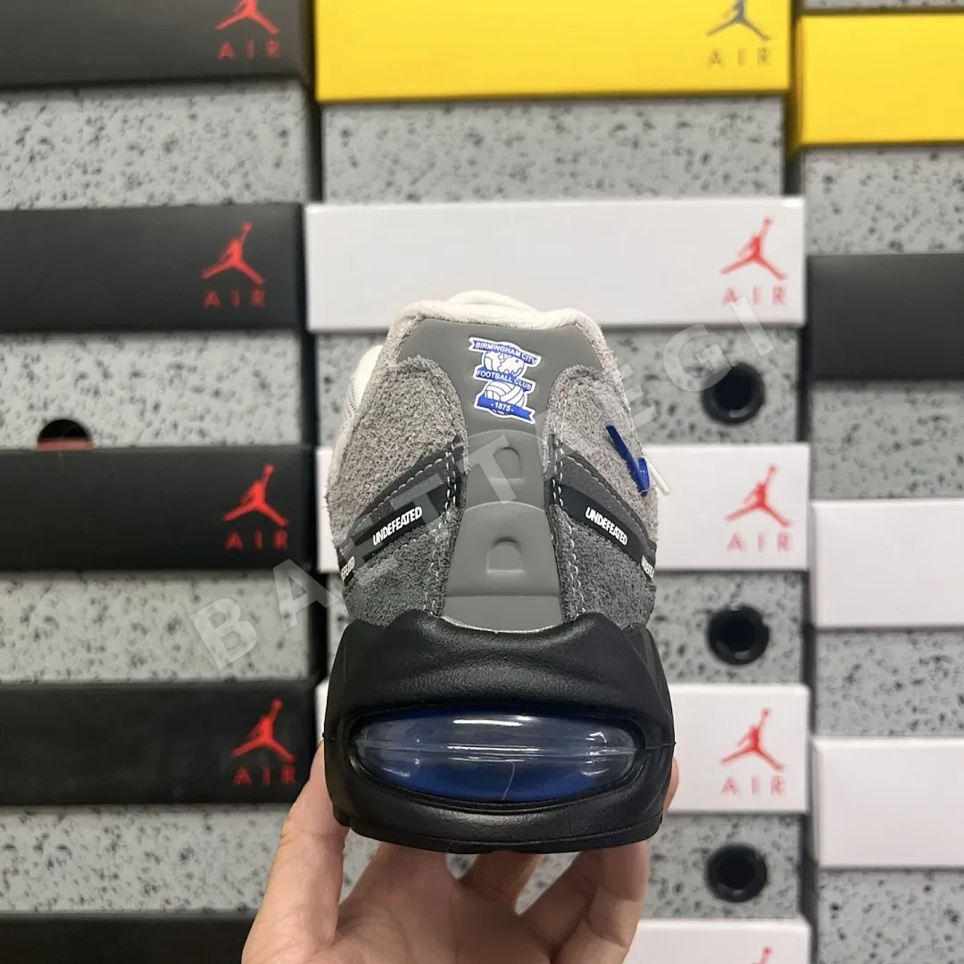 나이키 [GX] 에어 맥스 95 SP 그레이 블루 IB4523-001 201261 Nike Air Max 95 SP Undefeated Geo 상세 이미지 4