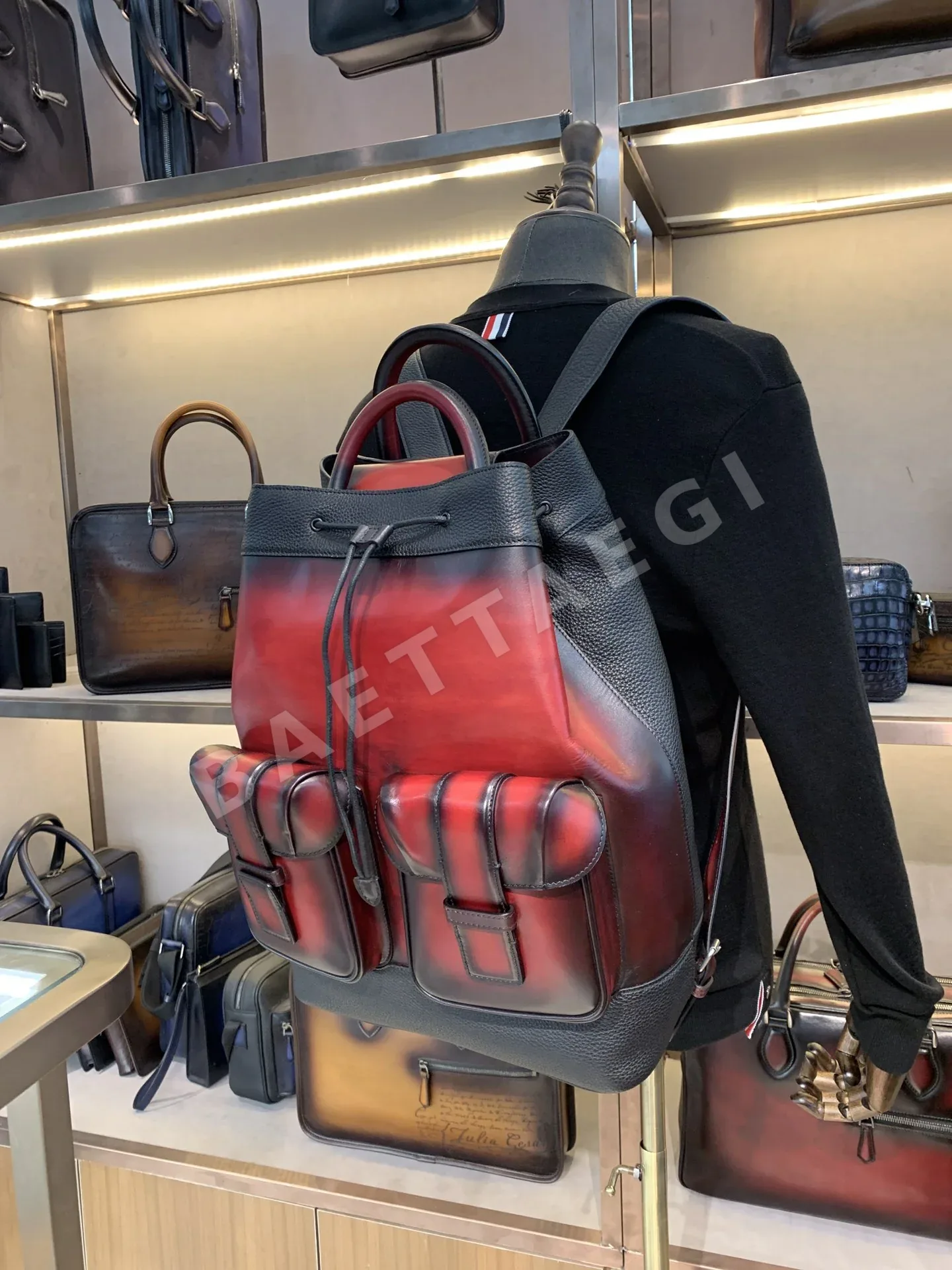 벨루티 카프스킨 백팩 상세 이미지 2