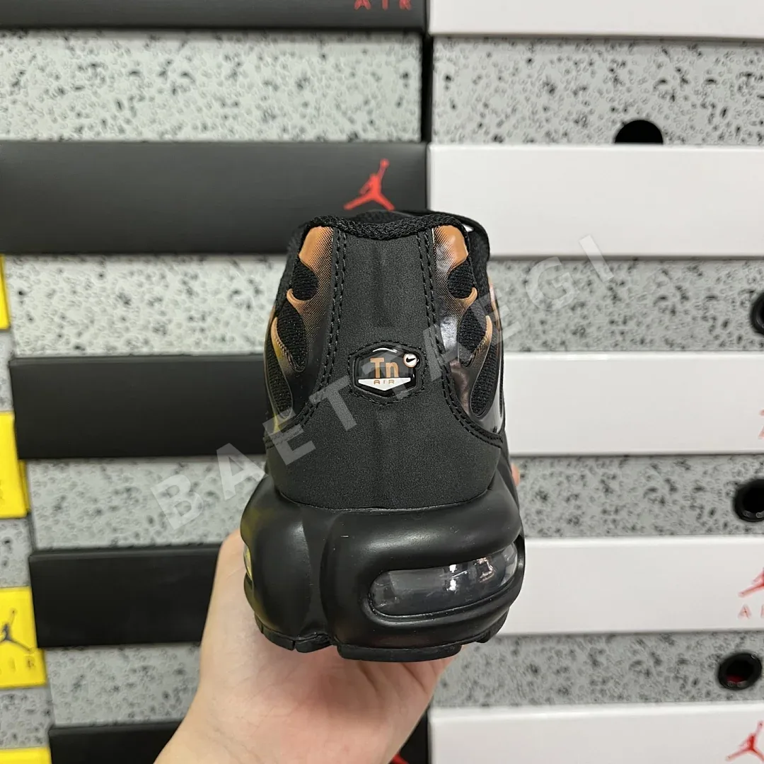 나이키 [DF] 에어 맥스 플러스 블랙 오렌지 FN6949-400 201074 Nike Air Max Plus Dark Obsidian 상세 이미지 5