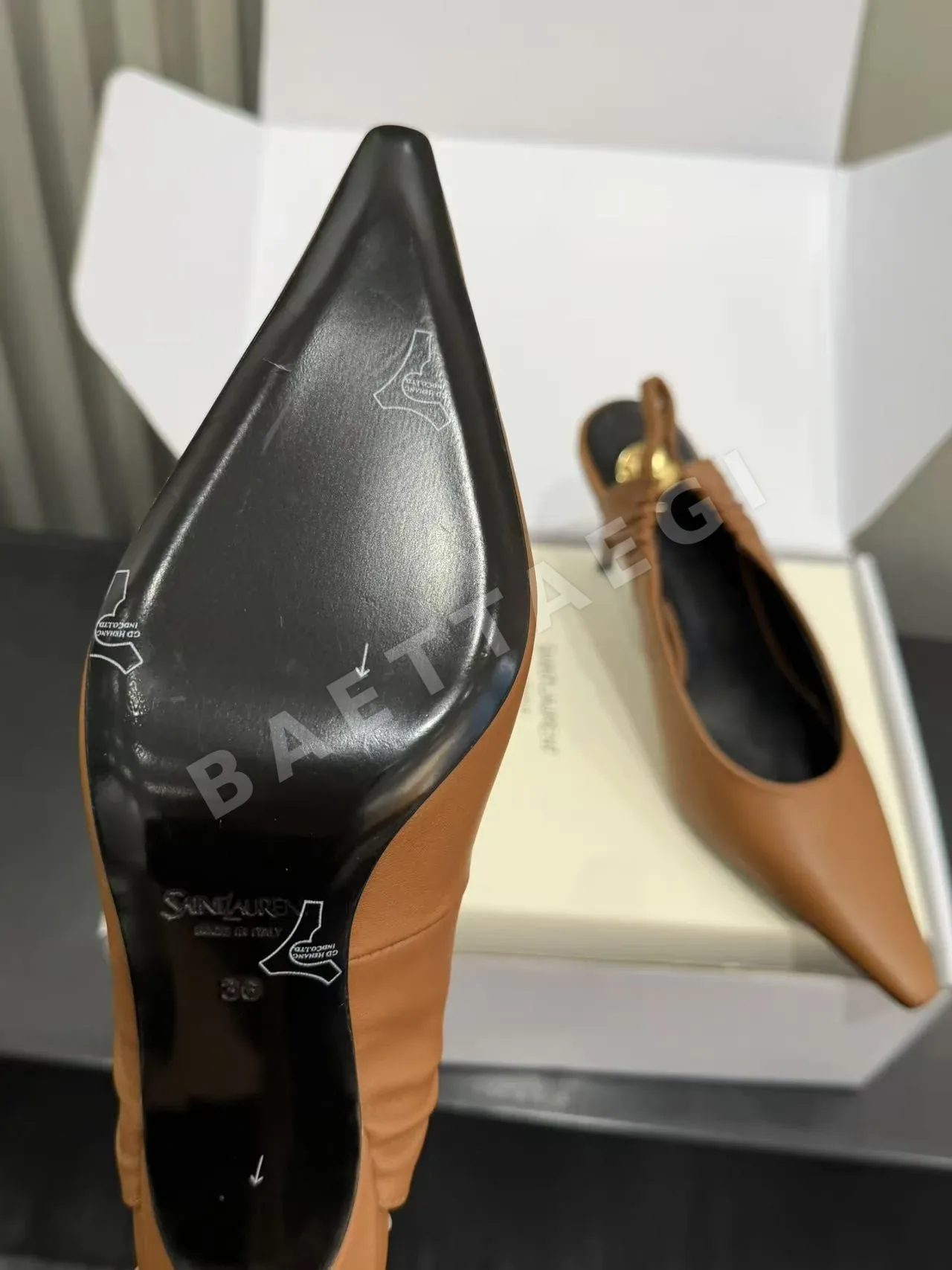생로랑 YSL 스퀘어 토 오픈 백 샌들 상세 이미지 9