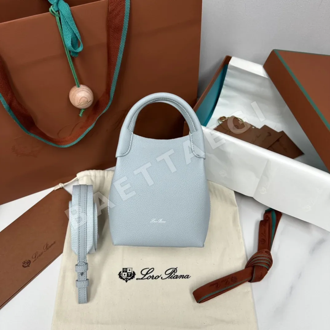 로로피아나 라이트블루 송아지가죽 버킷백 191244