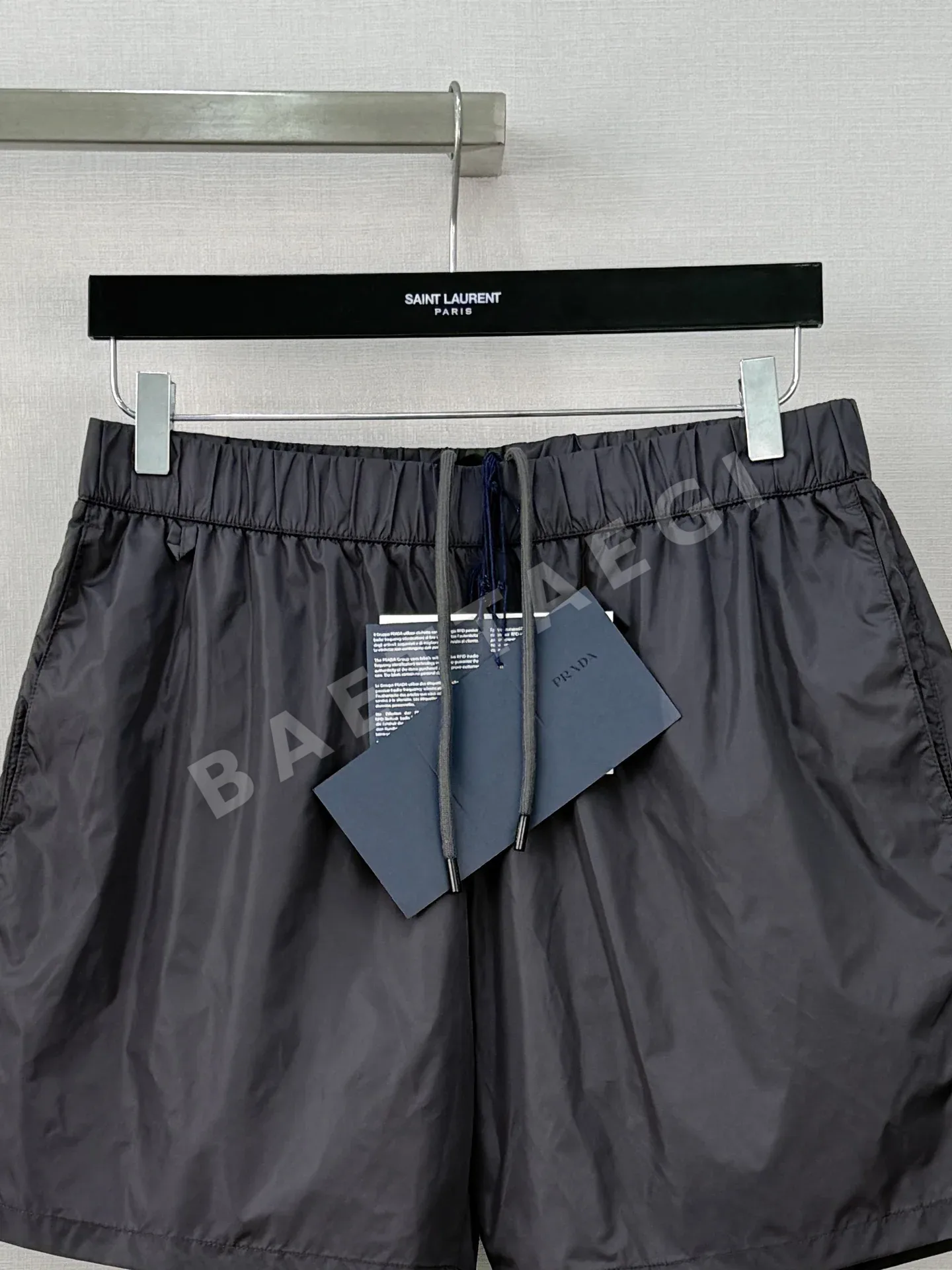 프라다 나일론 반바지 상세 이미지 3