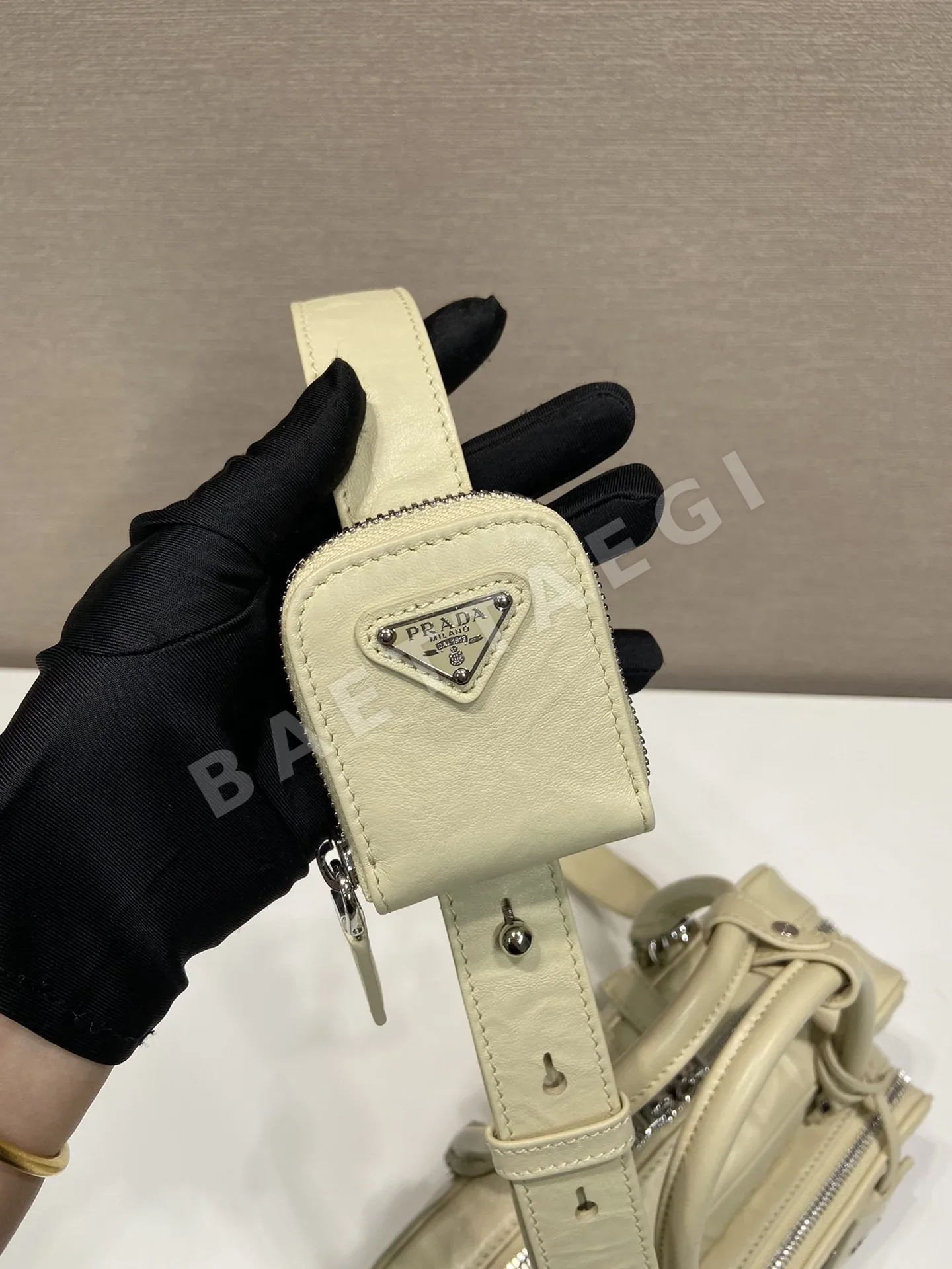 프라다 램스킨 주름 보스턴백 1BB099 상세 이미지 8