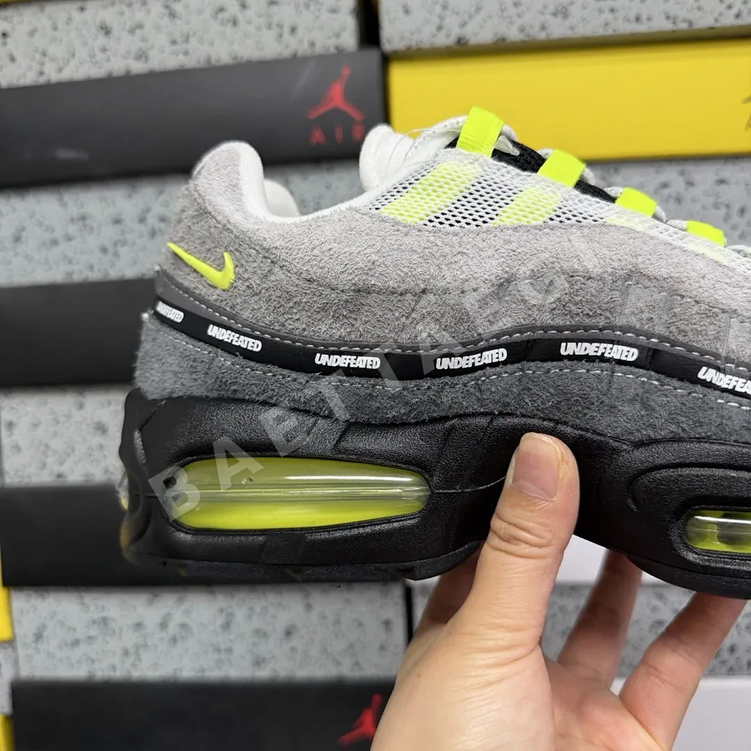 나이키 [KZ2.0] 에어 맥스 95 SP IB4523-004 201366 Nike Air Max 95 SP Undefeated Geo NYC 상세 이미지 5