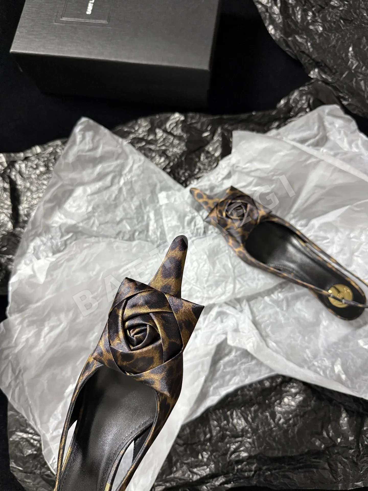 생로랑 YSL 장미 장식 여성 구두 9364 상세 이미지 6