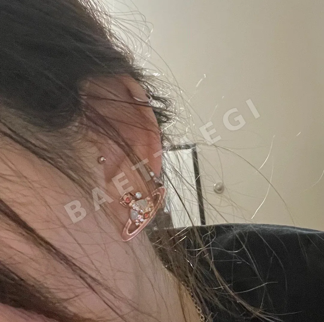 비비안웨스트우드 토성 스터드 귀걸이 상세 이미지 3