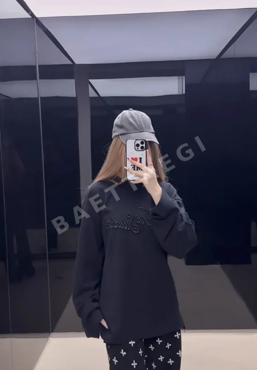 아크네스튜디오 3D 자수 로고 크루넥 긴팔 티셔츠 상세 이미지 20