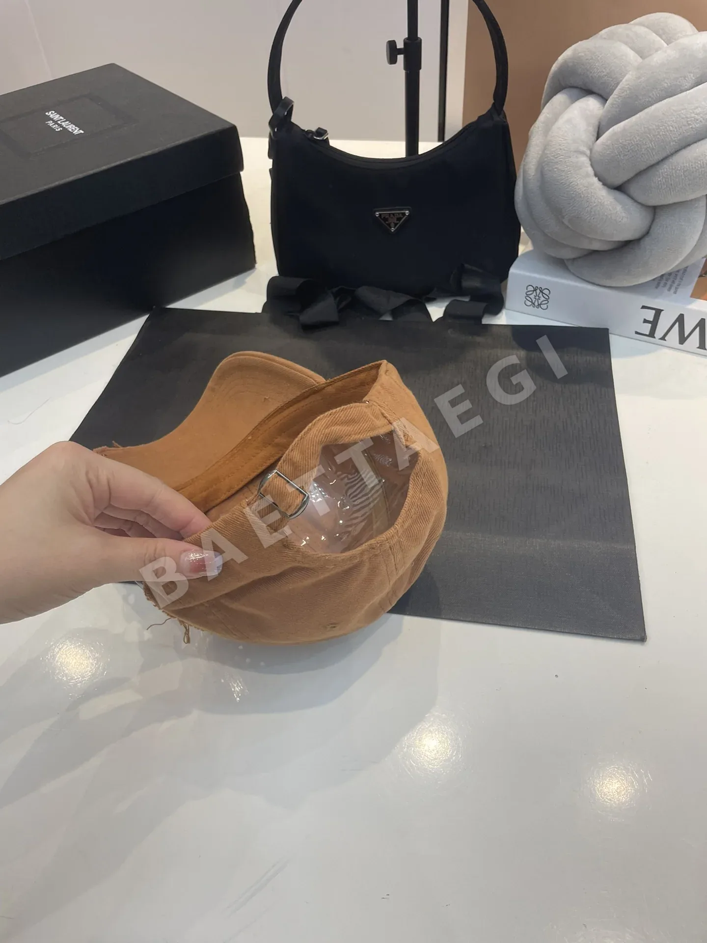 샤넬 찢어진 디자인 야구모자 상세 이미지 8