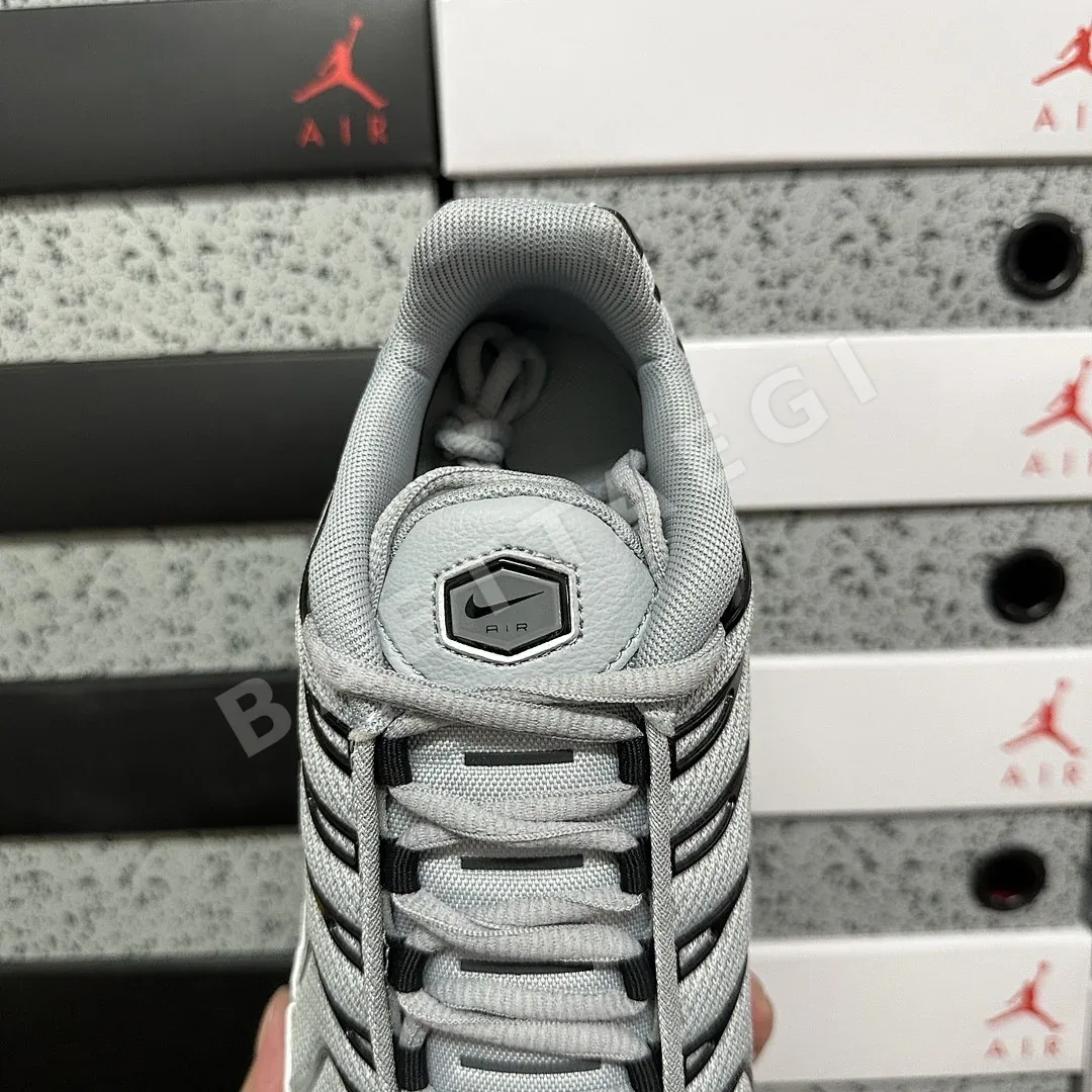나이키 [DF] 에어 맥스 플러스 852630-021 201070 Nike Air Max Plus Wolf Grey 상세 이미지 9