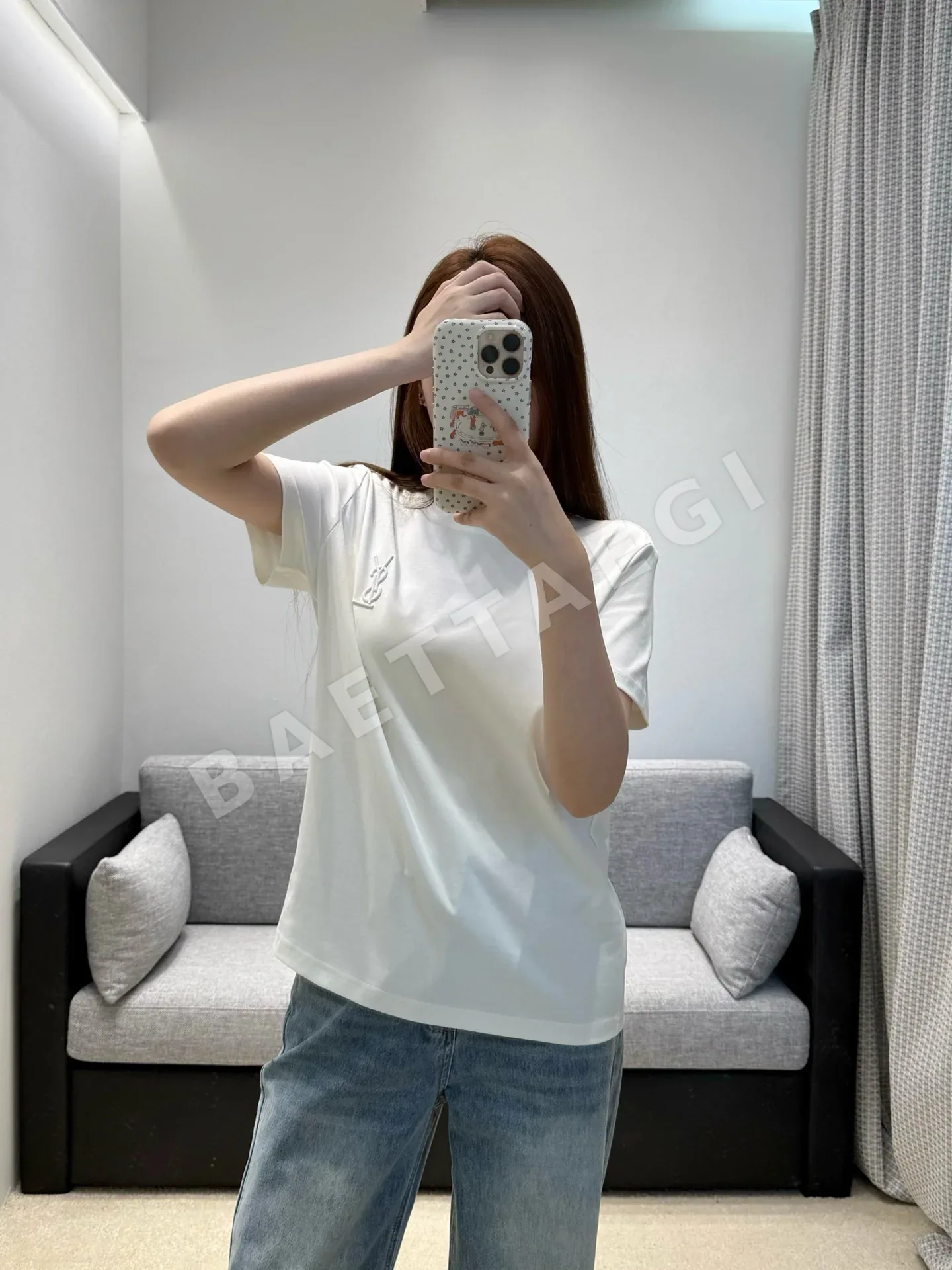생로랑 자수 로고 여성 반팔 티셔츠 138658