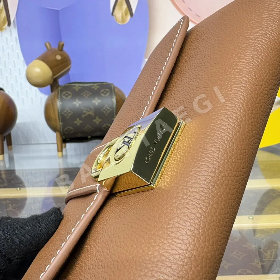 루이비통 로우 키 월렛 온 체인 가방 M12147 상세 이미지 8