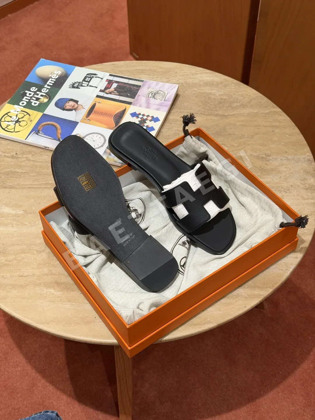 에르메스 오란 샌들 블랙 가죽 H 컷아웃 상세 이미지 3