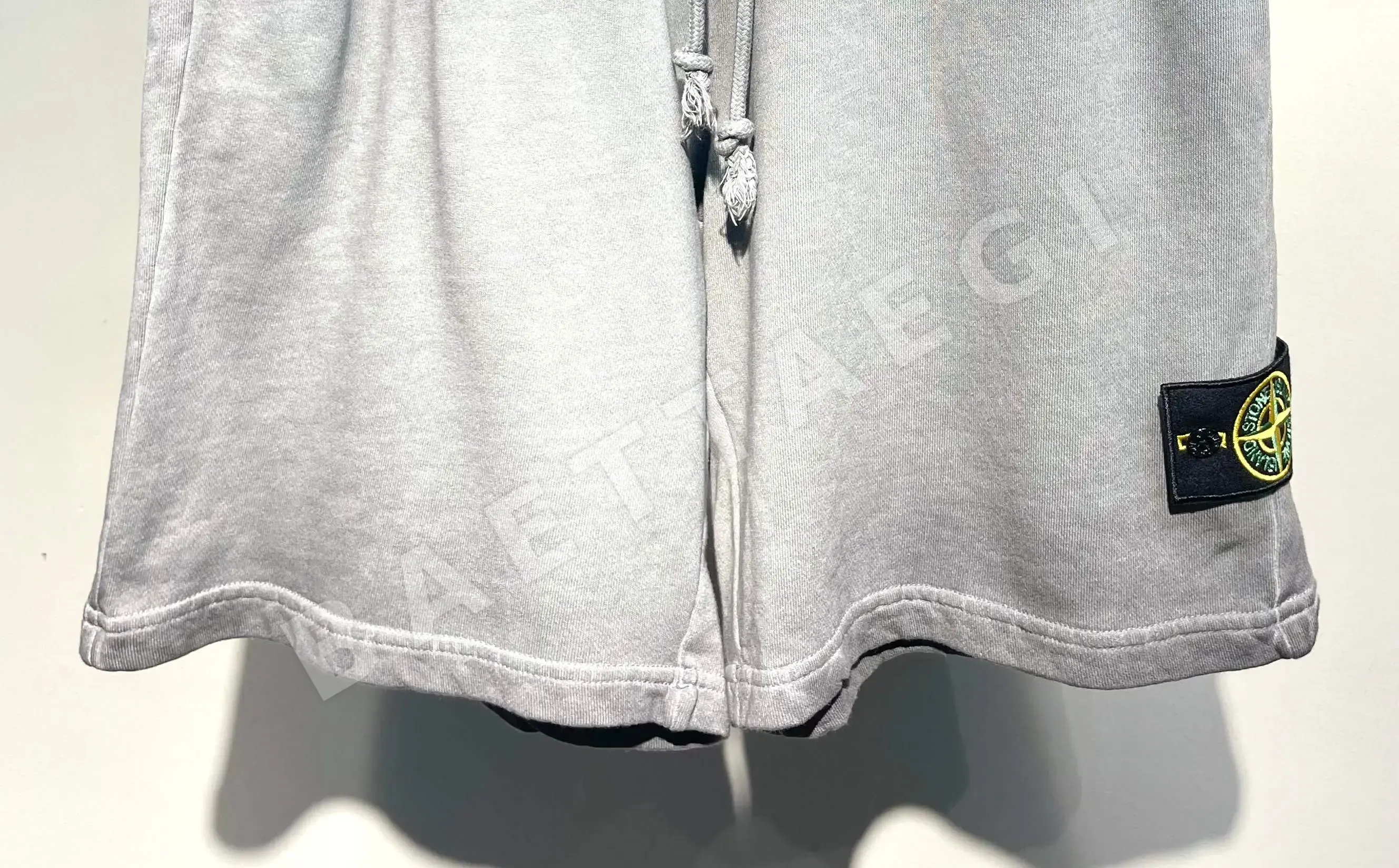 스톤아일랜드 워시드 빈티지 데미지 가공 남성 반바지 상세 이미지 4