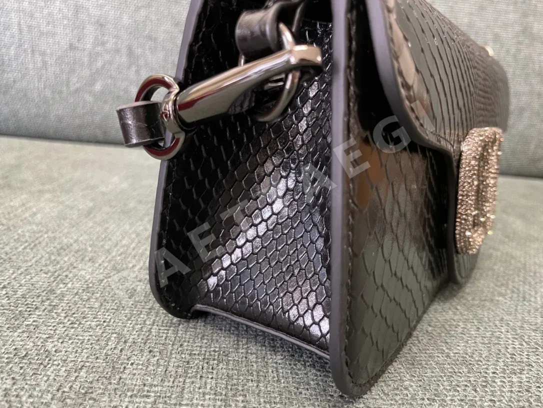 발렌티노 가라바니 V로고 카프스킨 미니 핸드백 상세 이미지 7