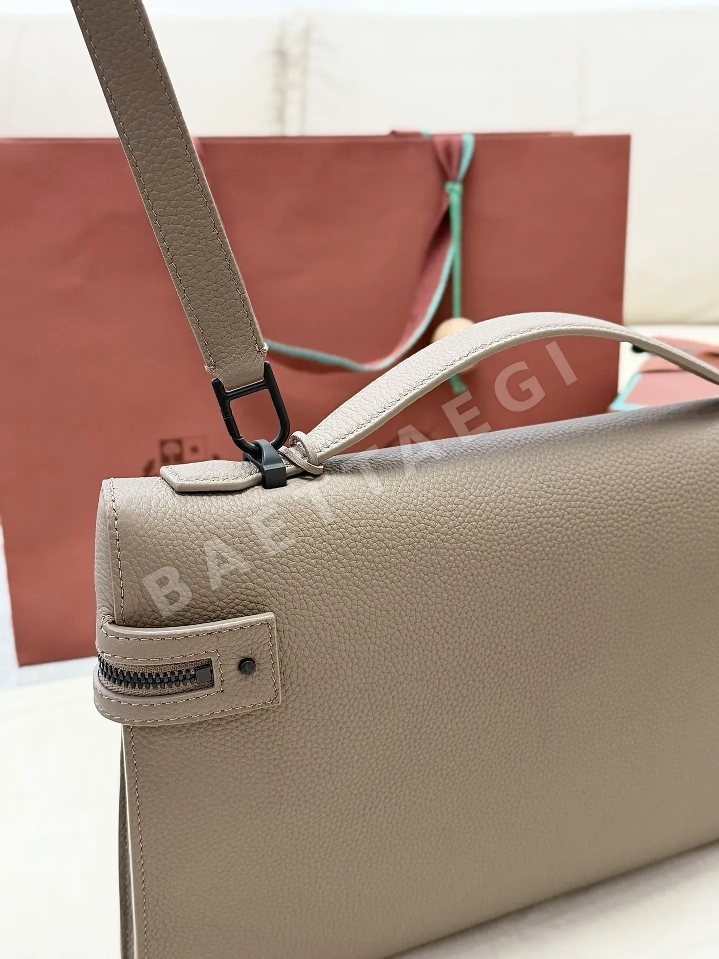 로로피아나 노유편아 엑스트라 메신저백 FAQ8718 상세 이미지 8
