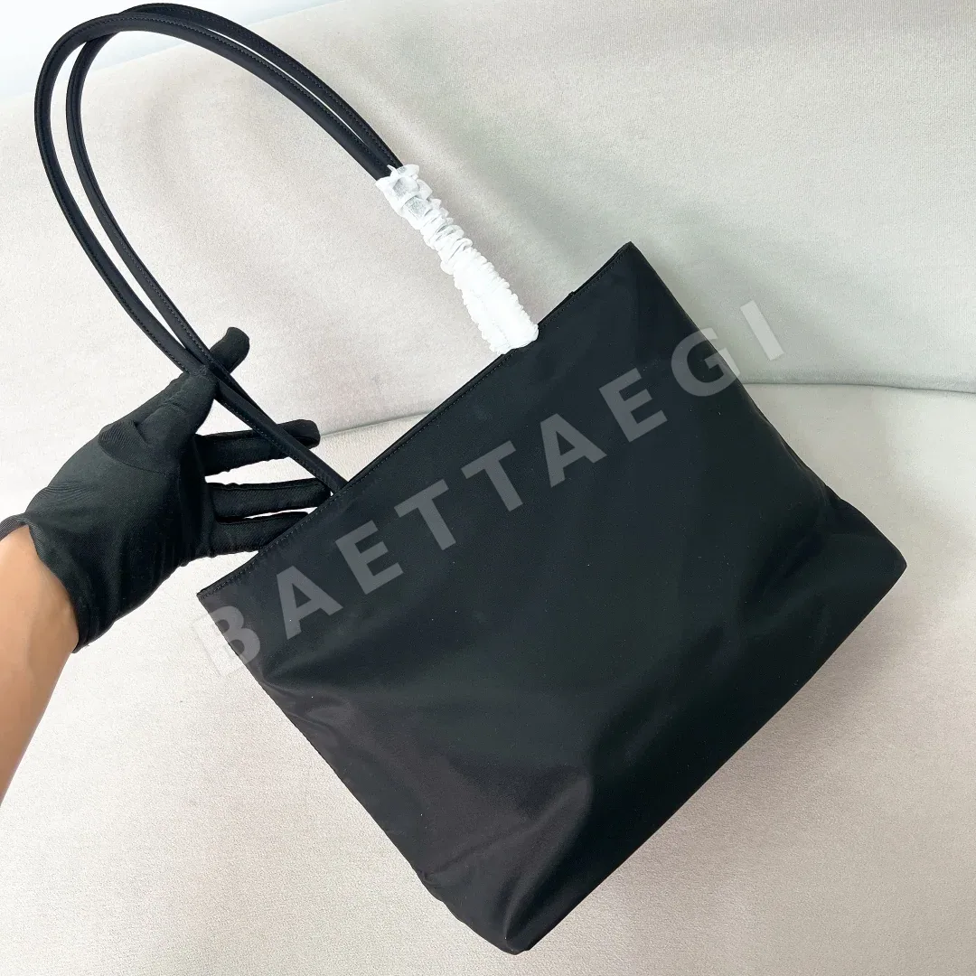 프라다 나일론 롱 핸들 토트백 상세 이미지 4