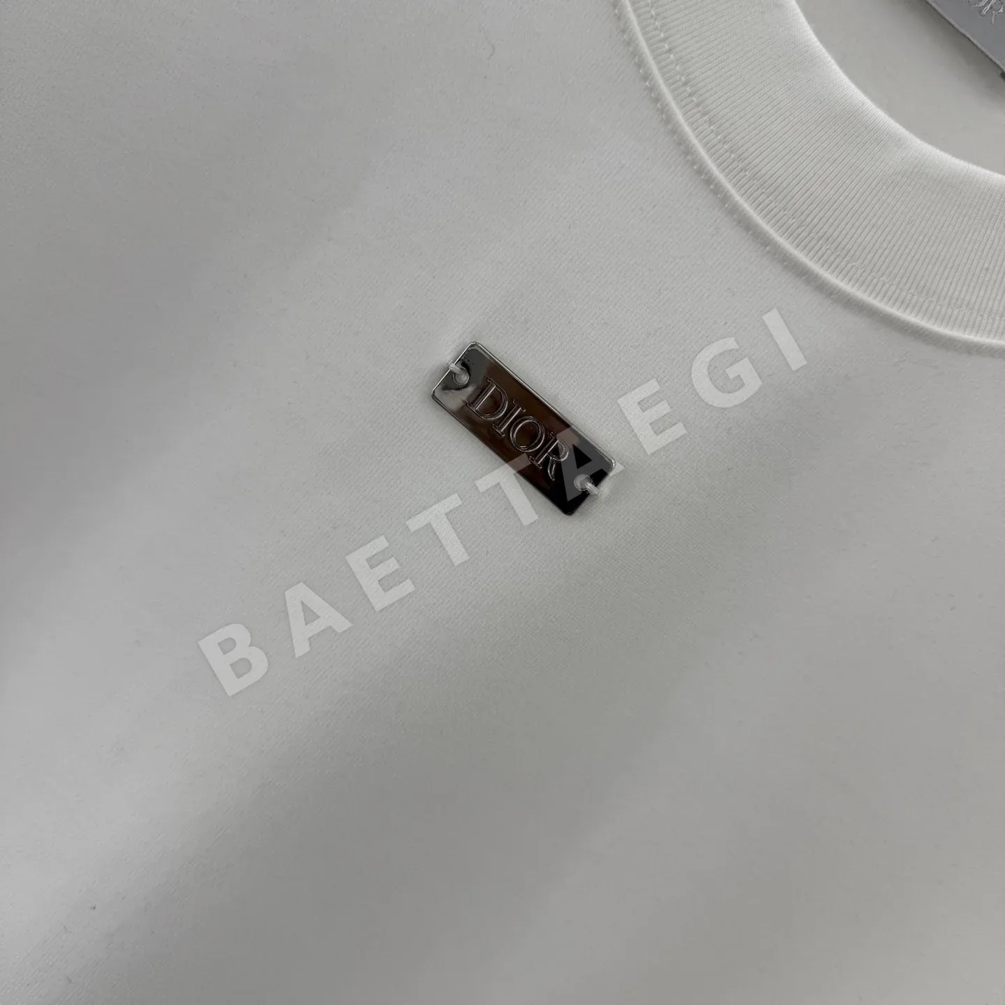 디올 메탈 로고 라운드넥 오버핏 긴팔 티셔츠 상세 이미지 6