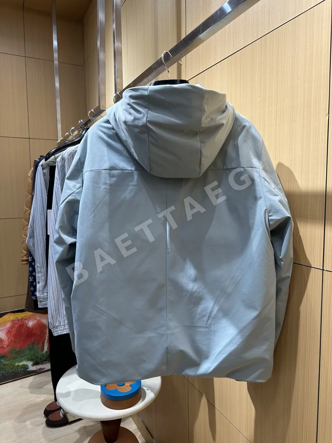 루이비통 엠보스 모노그램 후드 구스 다운 자켓 상세 이미지 17