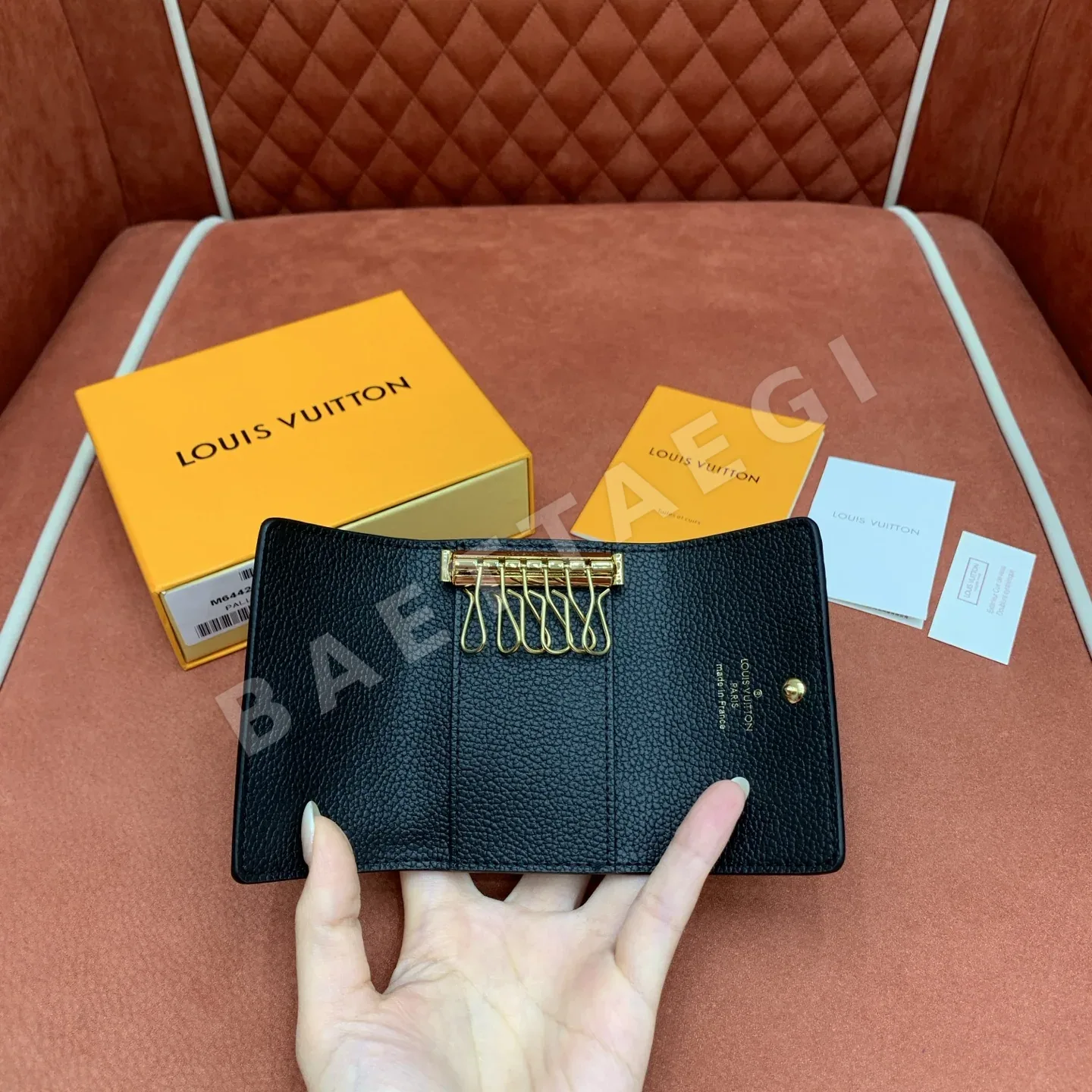 루이비통 엠보싱 블랙 송아지가죽 6 키 파우치 지갑 M64421 상세 이미지 2