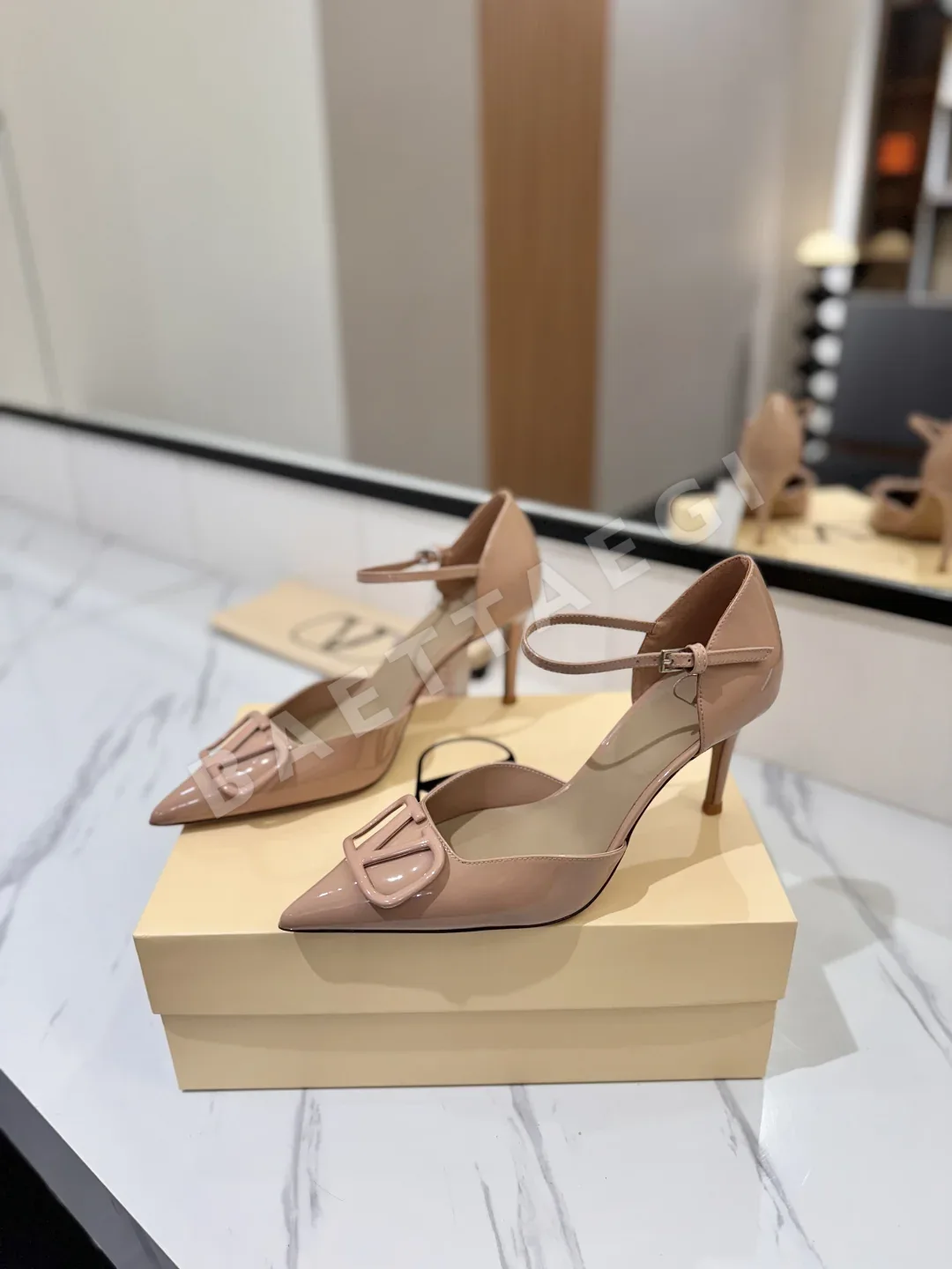 발렌티노 뾰족 앞코 하이힐 샌들 상세 이미지 2