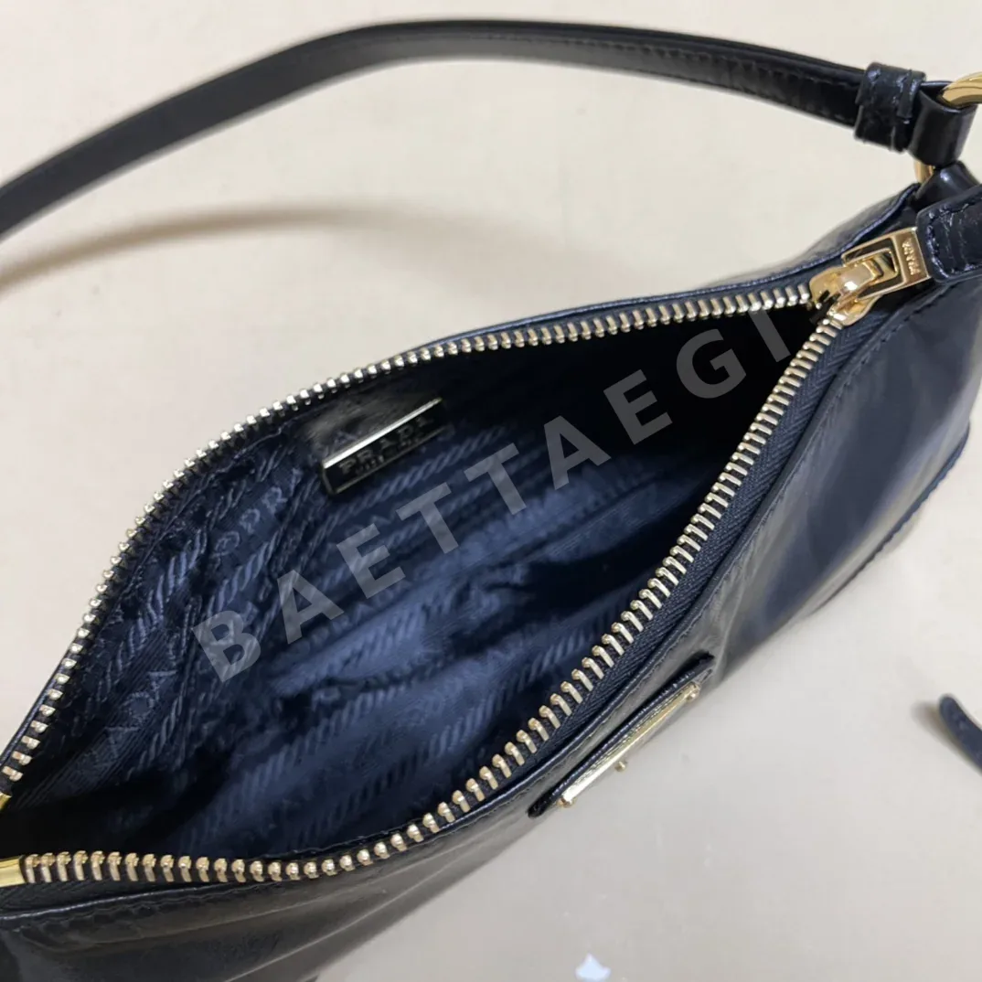 프라다 오일 왁스 레더 언더암 숄더백 1BC201 상세 이미지 9