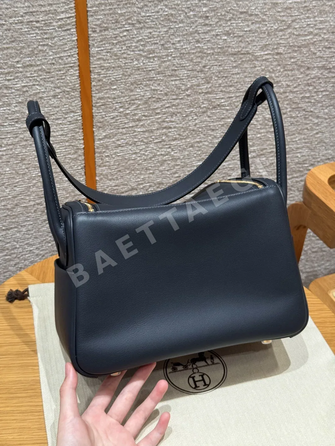 에르메스 린디 26 미드나잇 블루 가방 상세 이미지 2