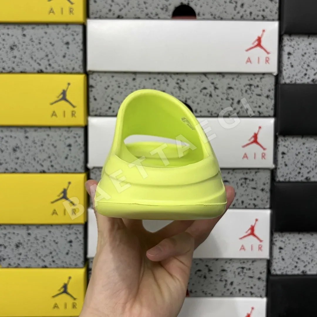 아디다스 [LW] 이지 슬라이드 GX6138 200625 Adidas Yeezy Slide Glow Green 상세 이미지 5