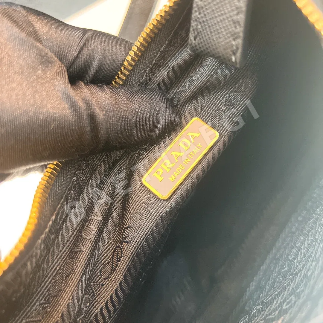 프라다 나일론 스티치 호보 숄더백 상세 이미지 9