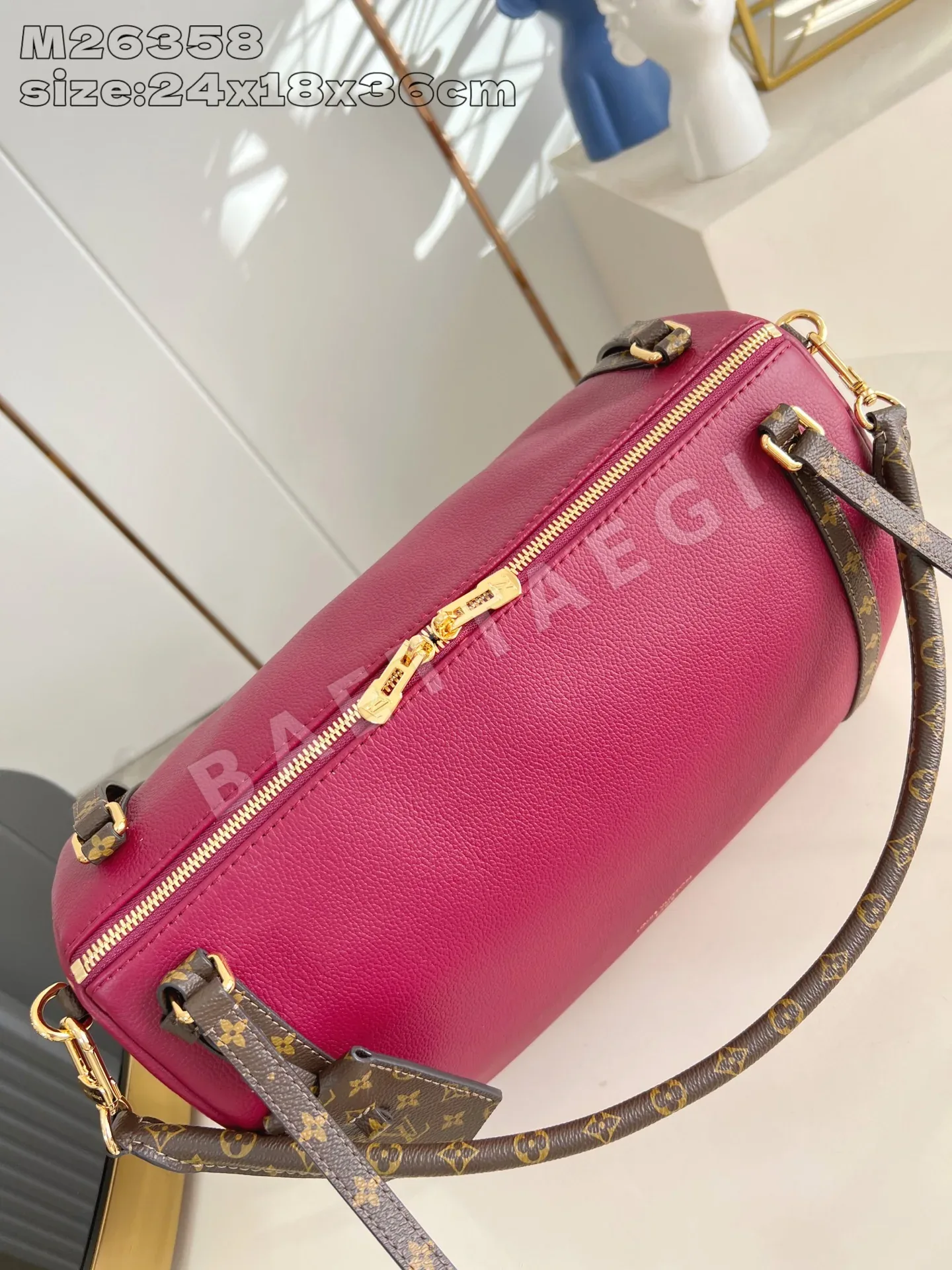 루이비통 M26358 레드 미디엄 핸드백 상세 이미지 9