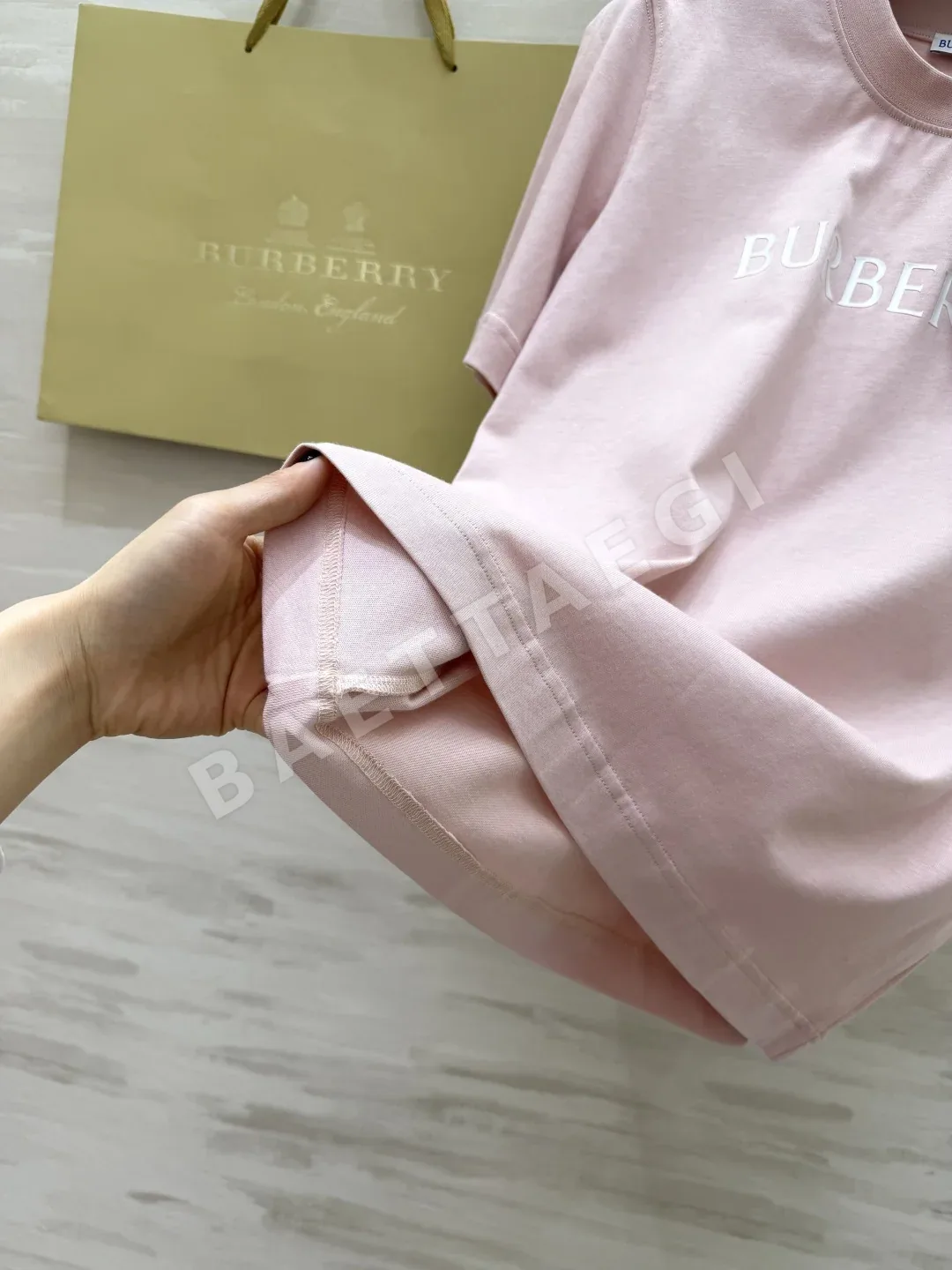 버버리 클래식 레터 여성 반팔 티셔츠 상세 이미지 5
