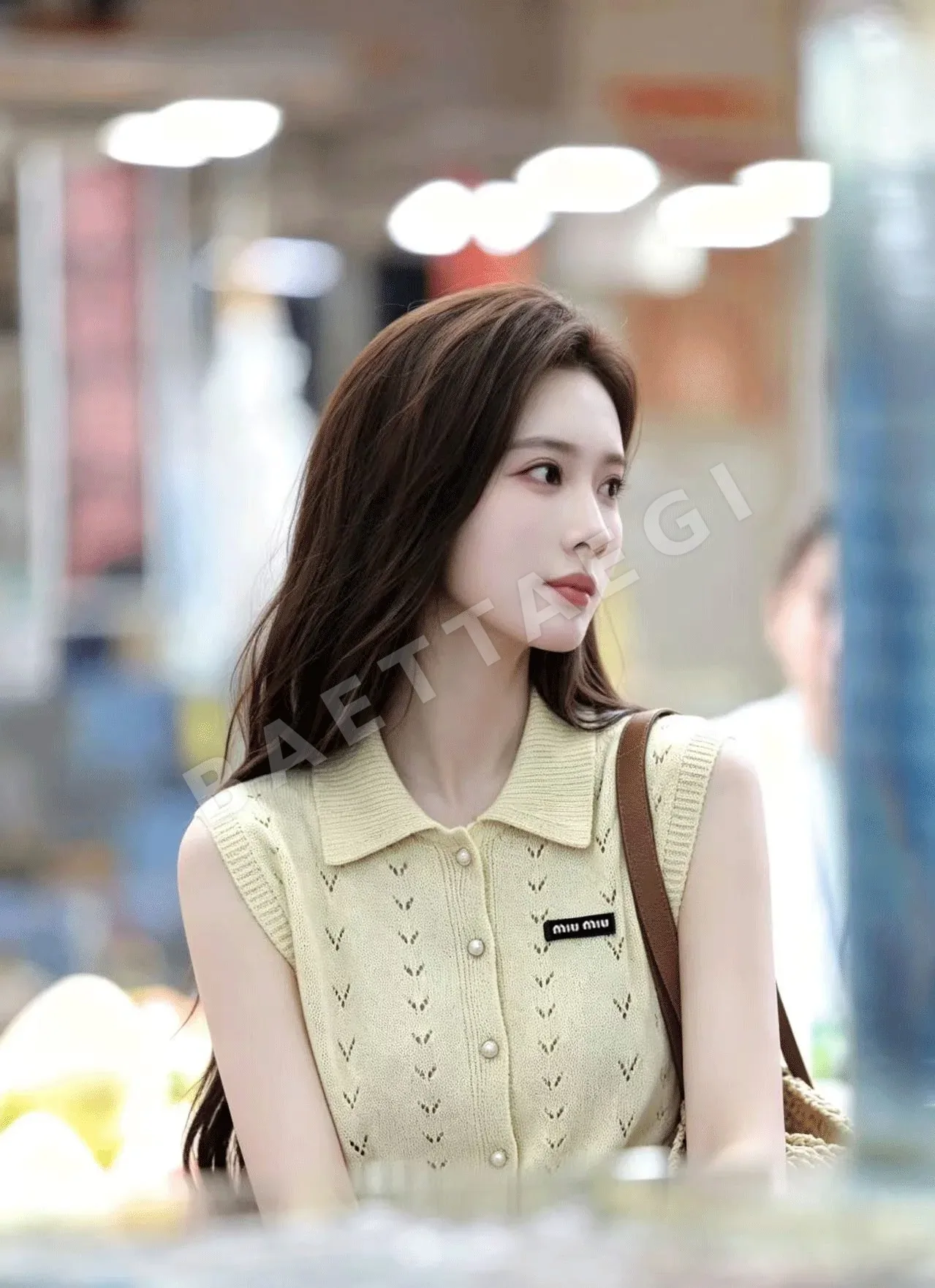 미우미우 하트 메시 폴로 카라 반팔 티셔츠 상세 이미지 2