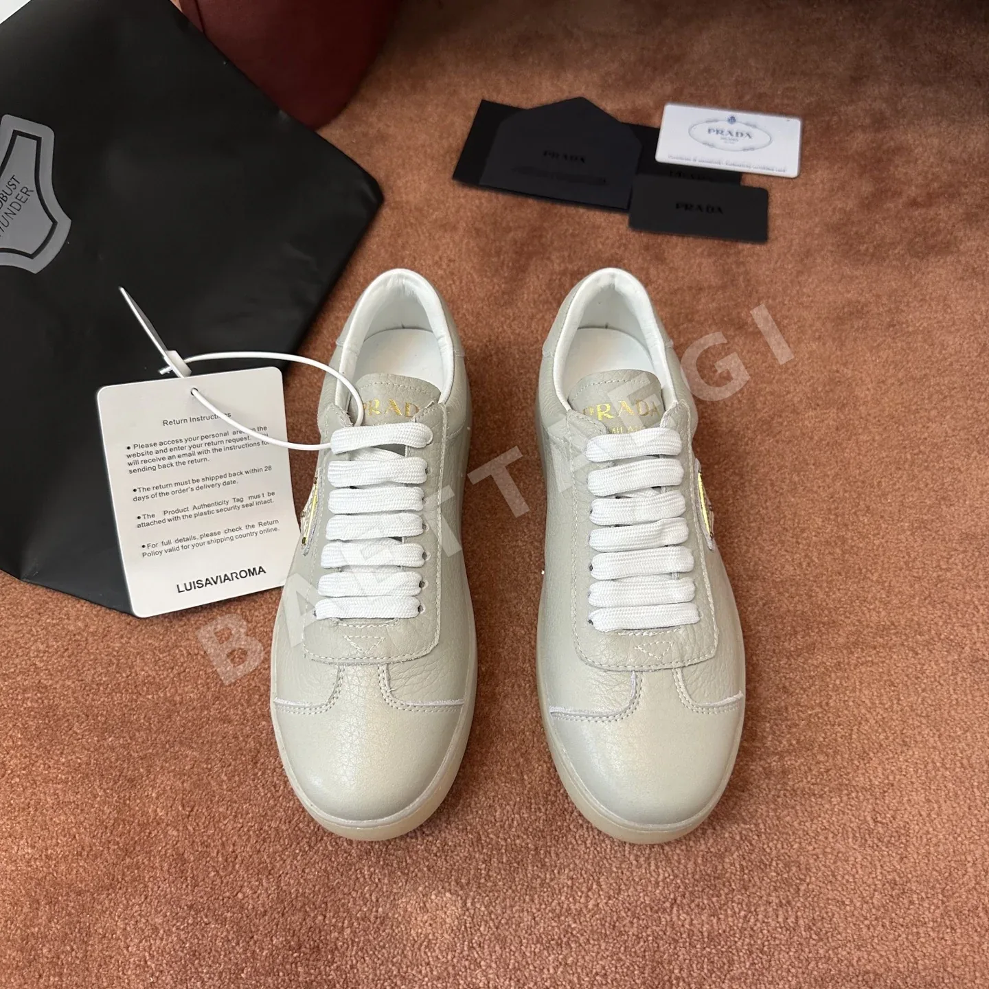 프라다(Prada) 스웨이드 스니커즈 상세 이미지 1