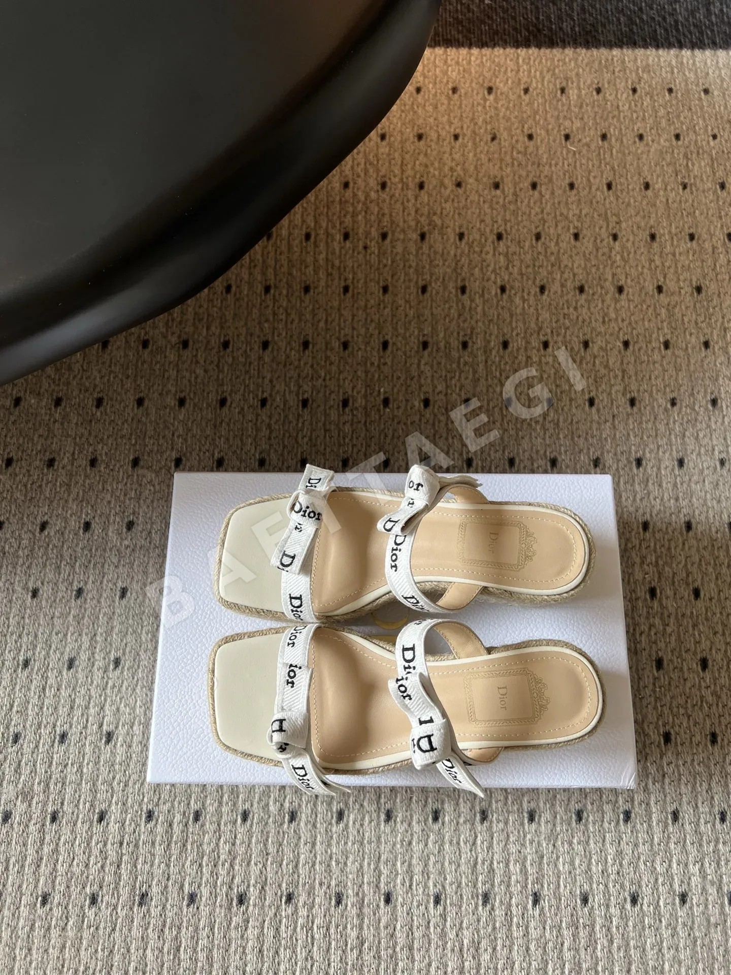 디올 뉴 보우 레터 웨빙 스트로우 웨지 샌들 상세 이미지 6